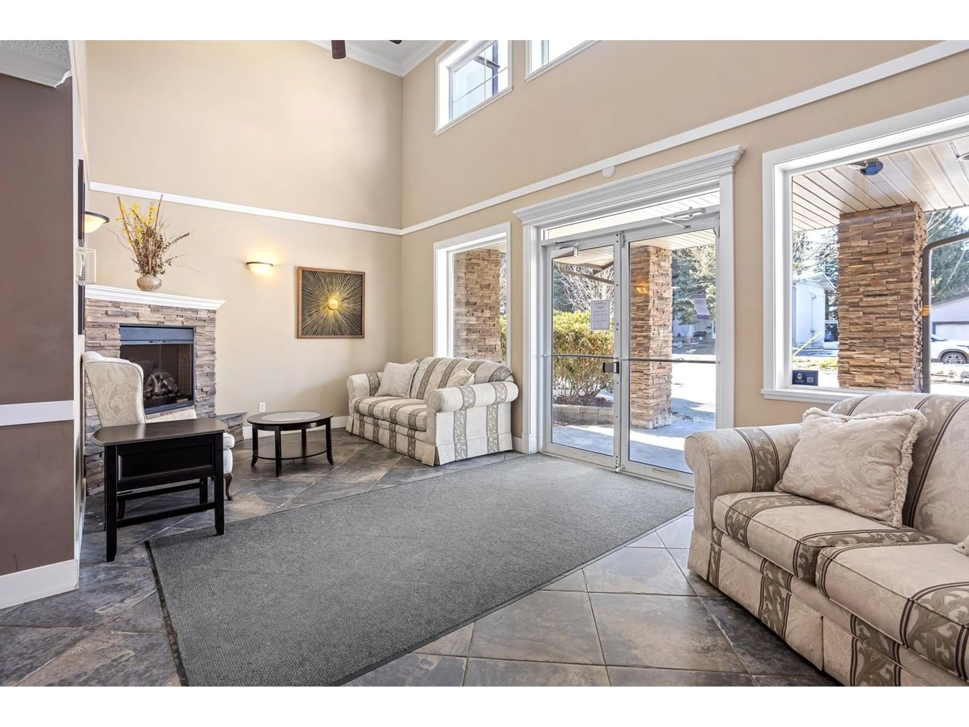 Indoor foyer for 107 2038 SANDALWOOD CRESCENT, Abbotsford British Columbia V2S3H6