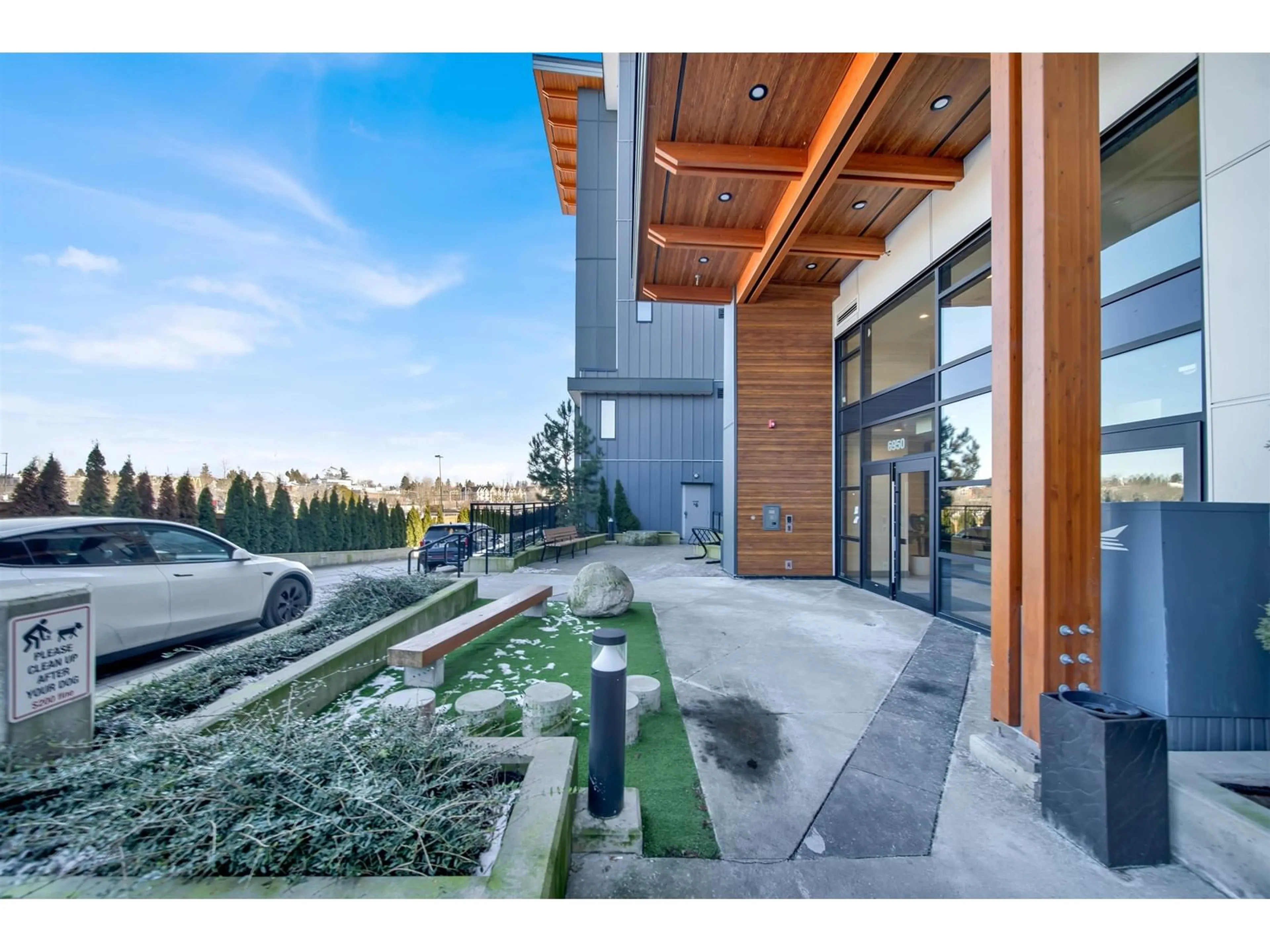 Indoor foyer for 202 - 6950 NICHOLSON, Delta British Columbia V3W3P3