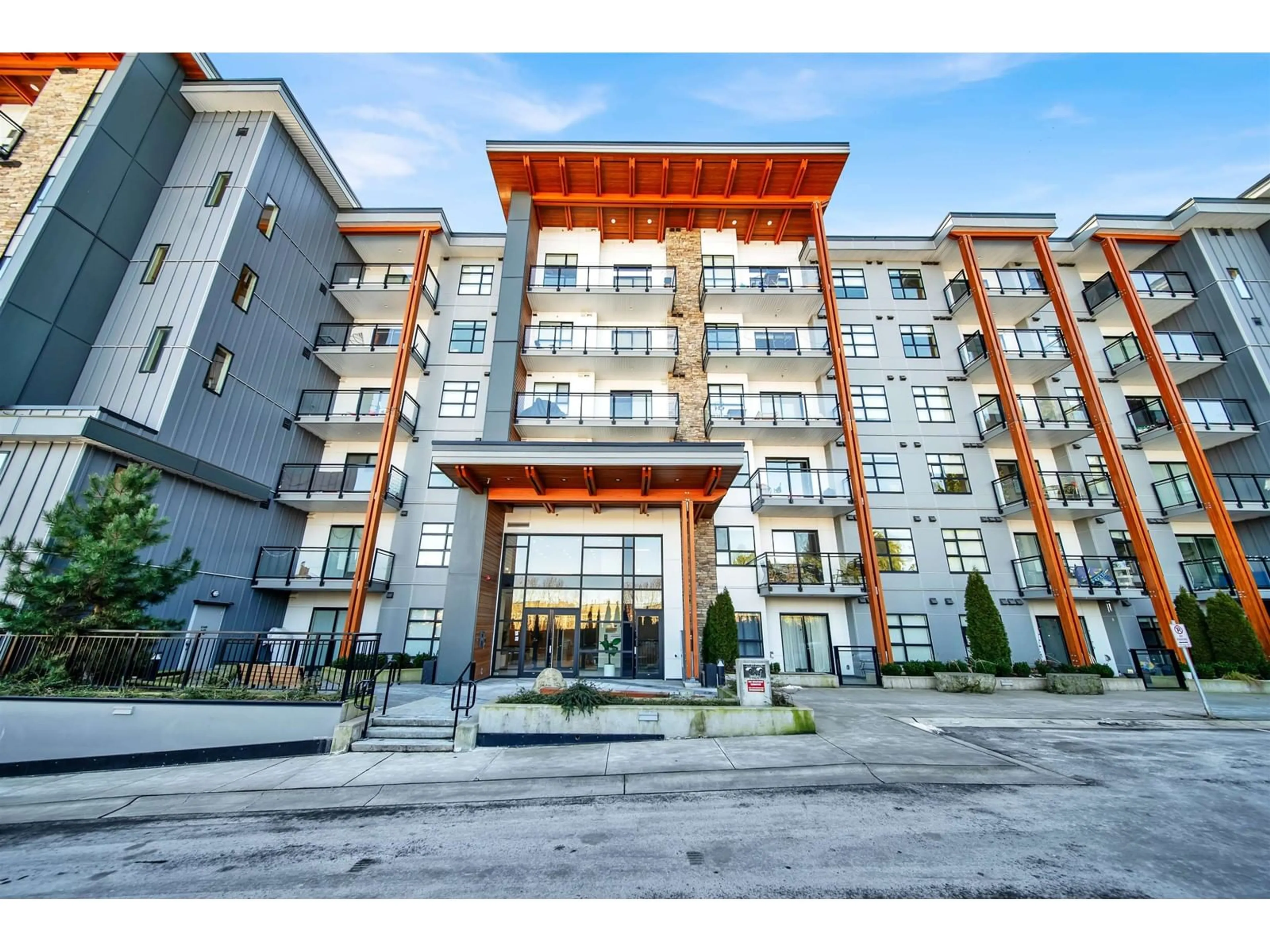 Indoor foyer for 202 6950 NICHOLSON ROAD, Delta British Columbia V3W3P3