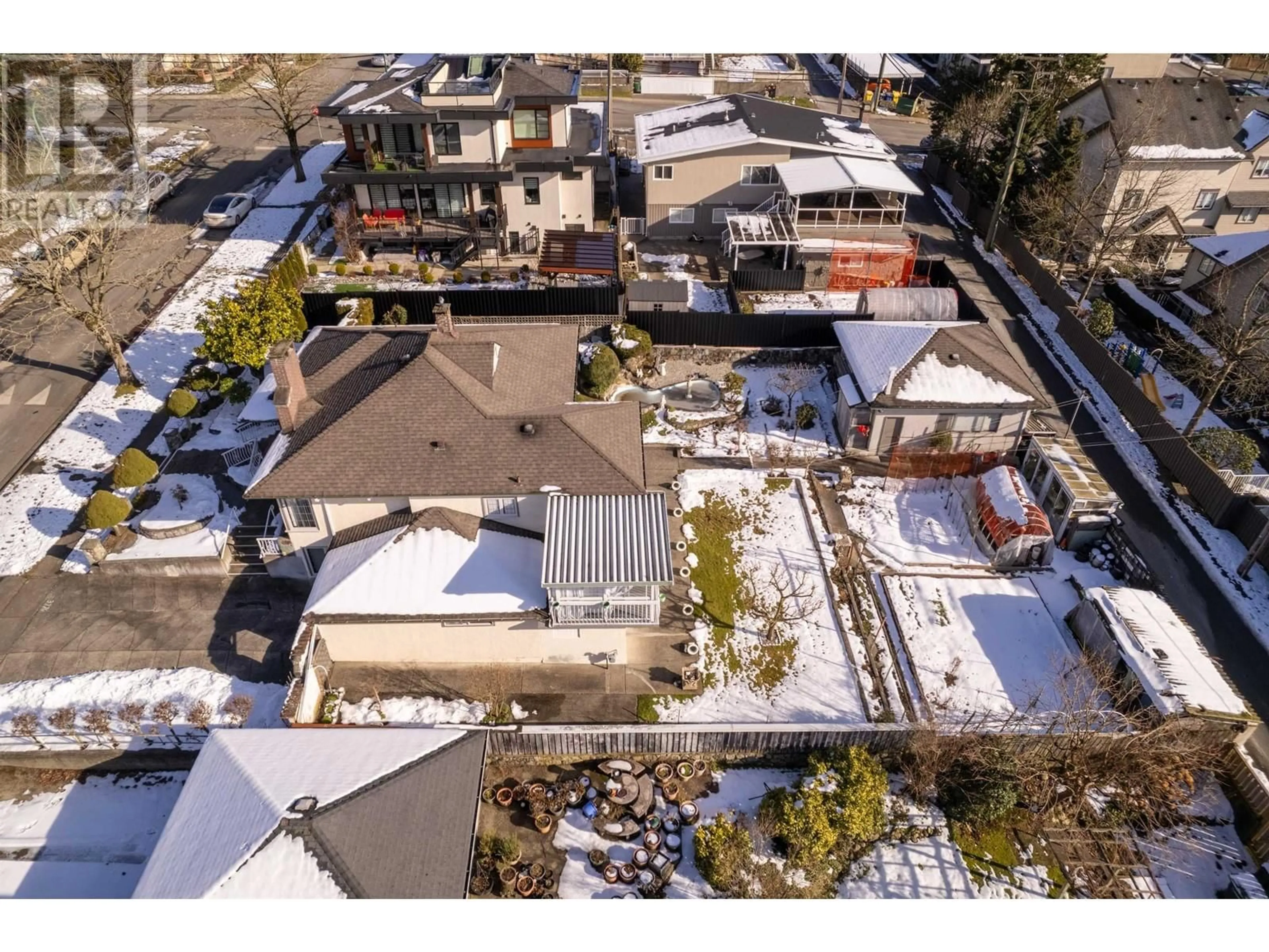 A pic from outside/outdoor area/front of a property/back of a property/a pic from drone, street for 3776 PANDORA STREET, Burnaby British Columbia V5C2A3