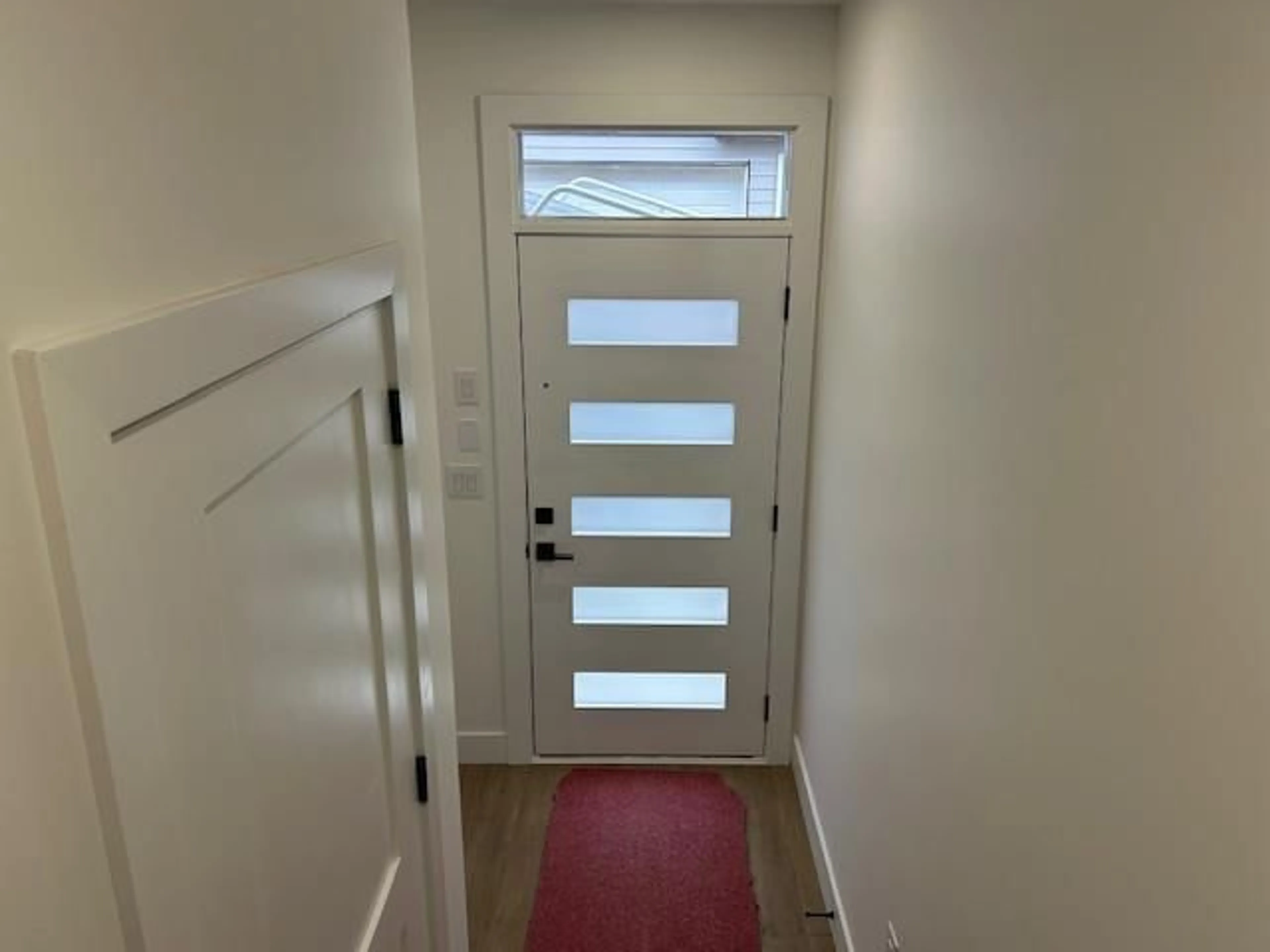 Indoor entryway for 25 32970 TUNBRIDGE AVENUE, Mission British Columbia V2V6X9