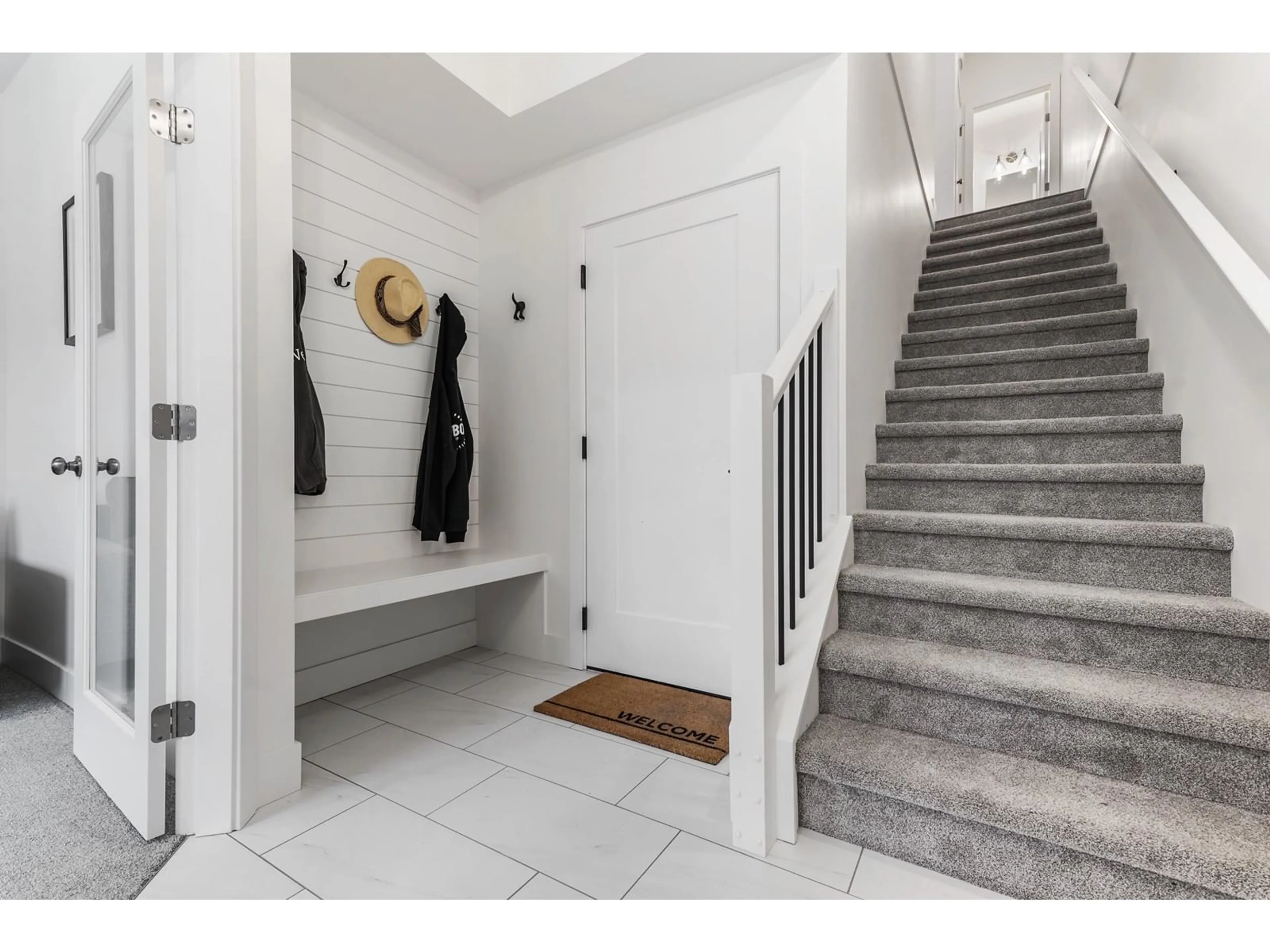 Indoor entryway for 2 - 7243 WILLOWSTREAM ROAD, Chilliwack British Columbia V2R6M1