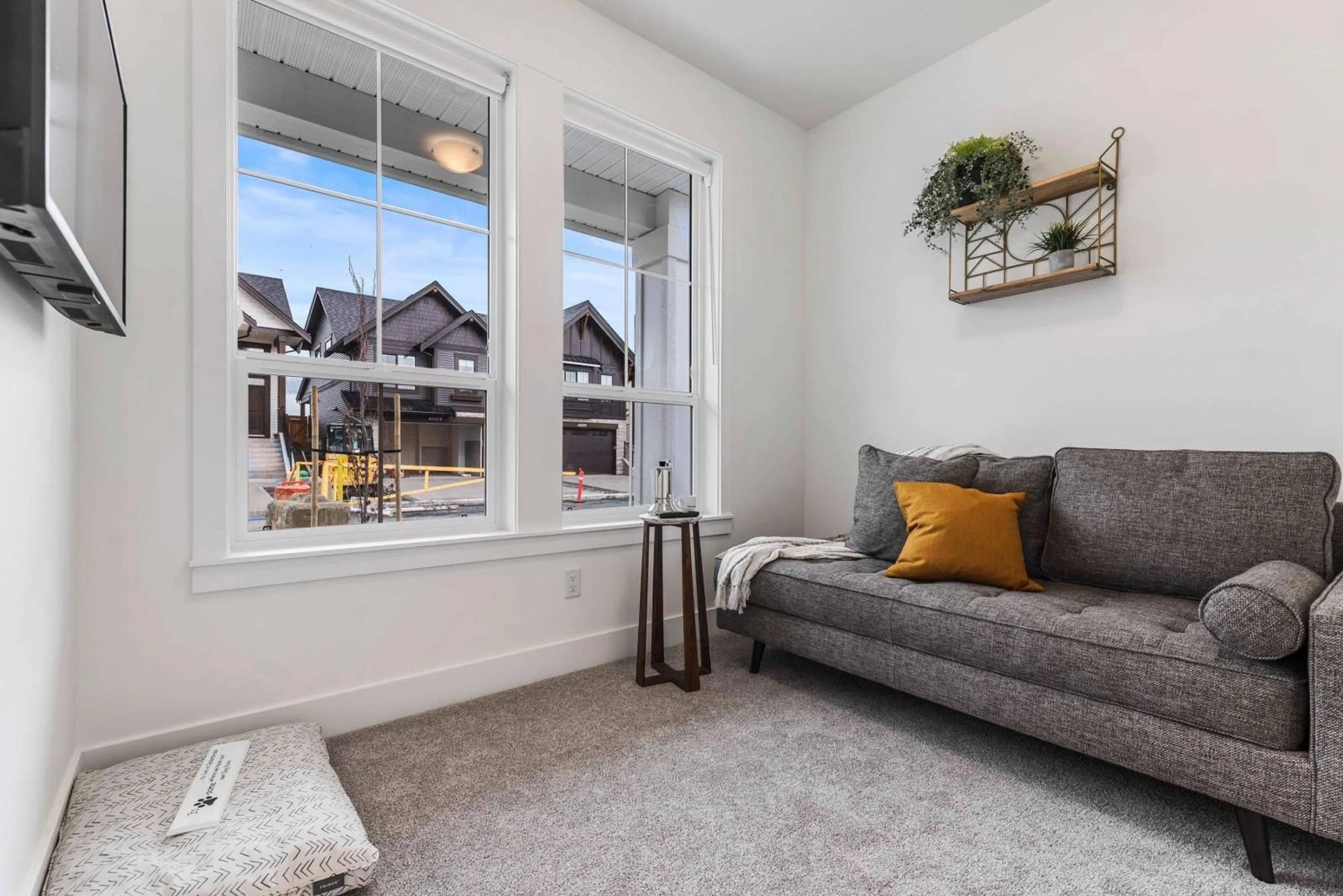 Living room with furniture, unknown for 2 7243 WILLOWSTREAM ROAD|Lower Landing, Chilliwack British Columbia V2R6M1