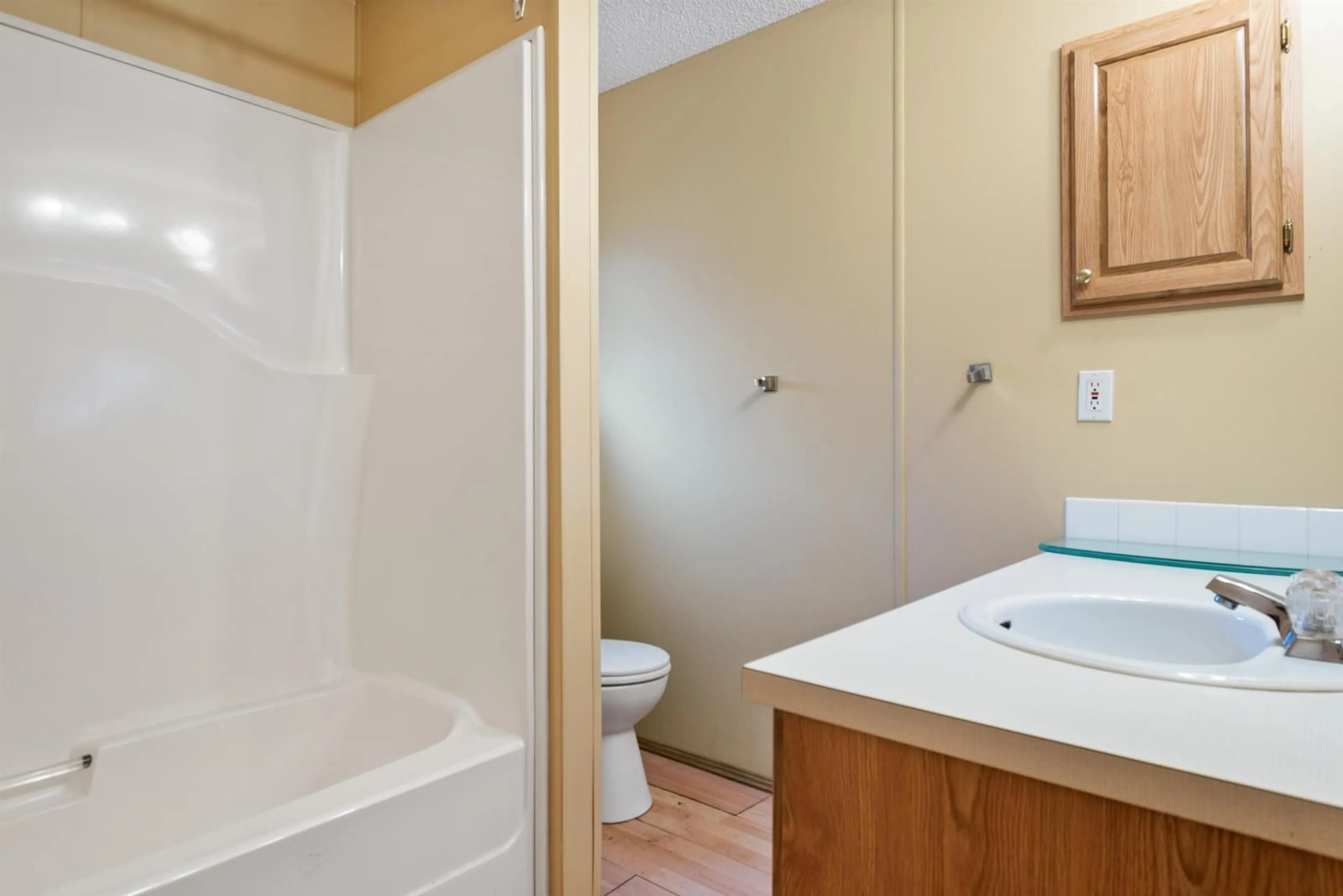 Standard bathroom, unknown for 21 - 62790 FLOOD HOPE ROAD, Hope British Columbia V0X1L2