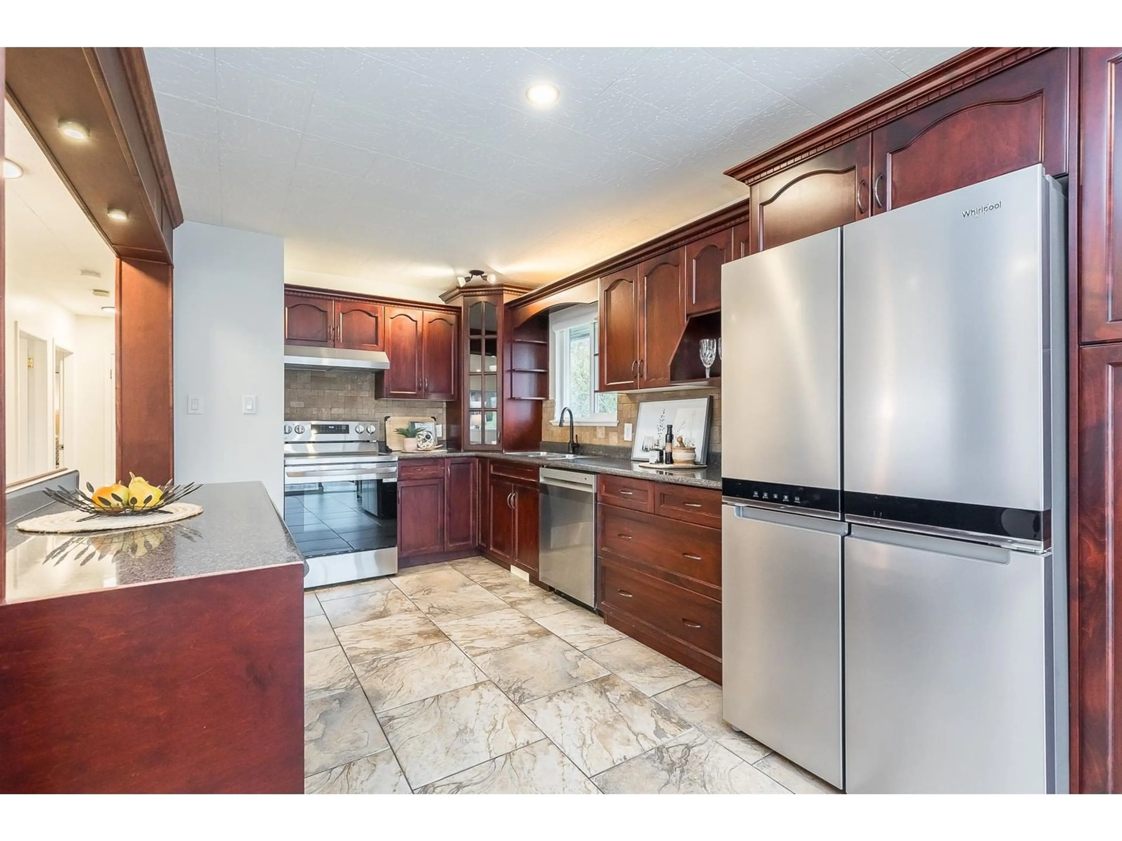 Open concept kitchen, ceramic/tile floor for 32740 7TH AVENUE, Mission British Columbia V2V2C1