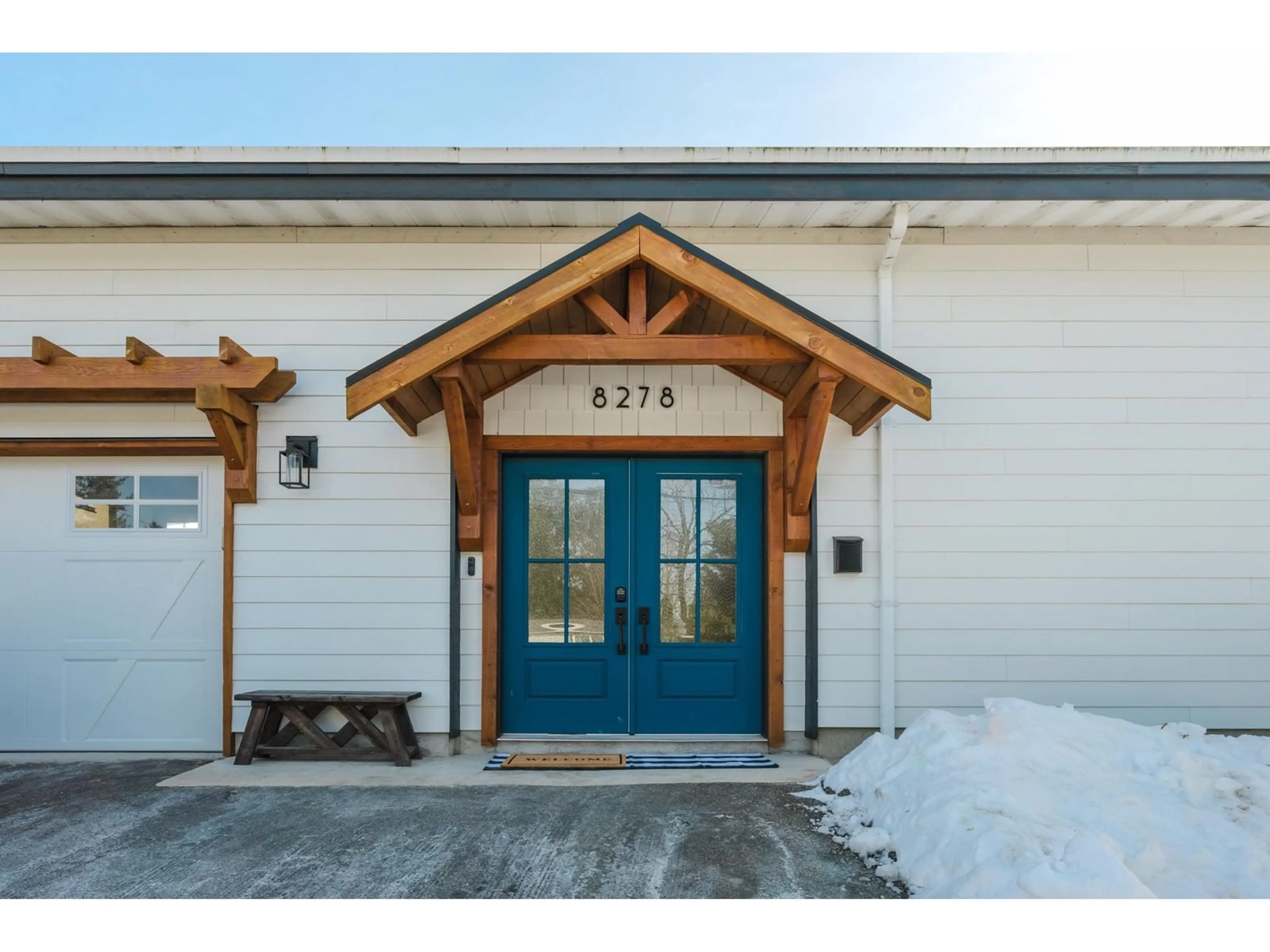 Indoor entryway for 8278 DOGWOOD STREET, Mission British Columbia V2V3R6