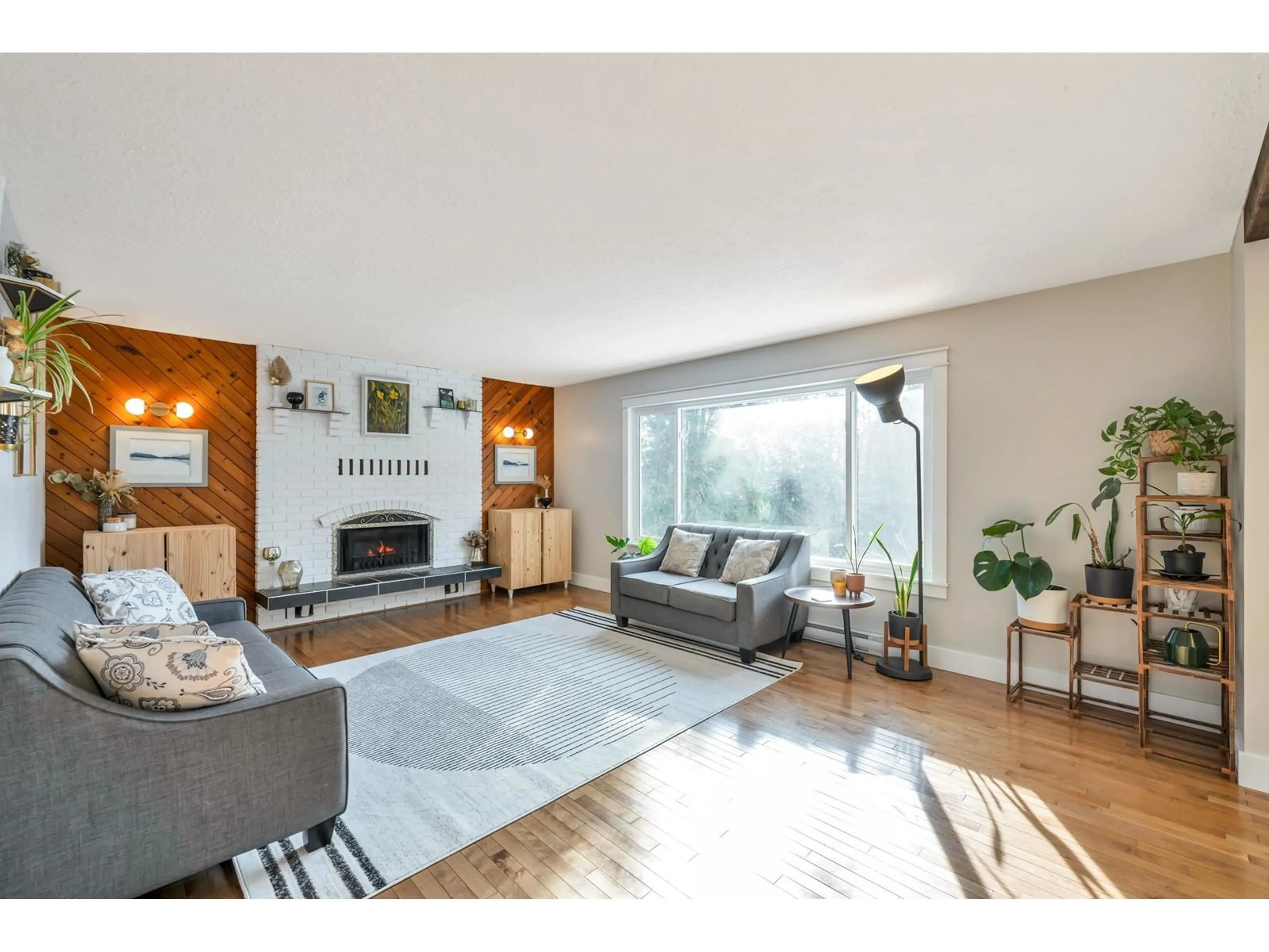 Living room with furniture, wood/laminate floor for 8278 DOGWOOD STREET, Mission British Columbia V2V3R6