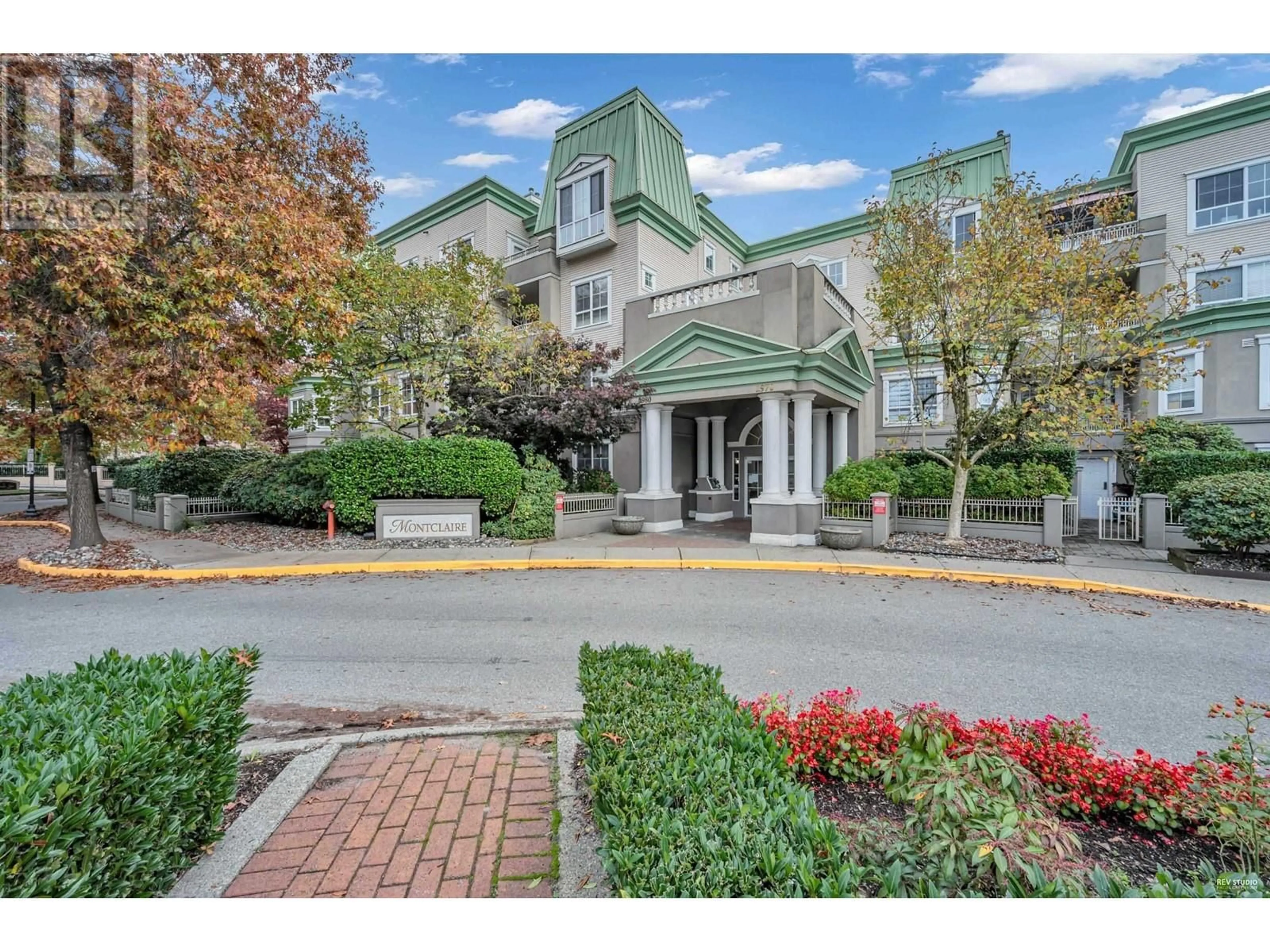 Indoor foyer for 425 2980 PRINCESS CRESCENT, Coquitlam British Columbia V3B7R4