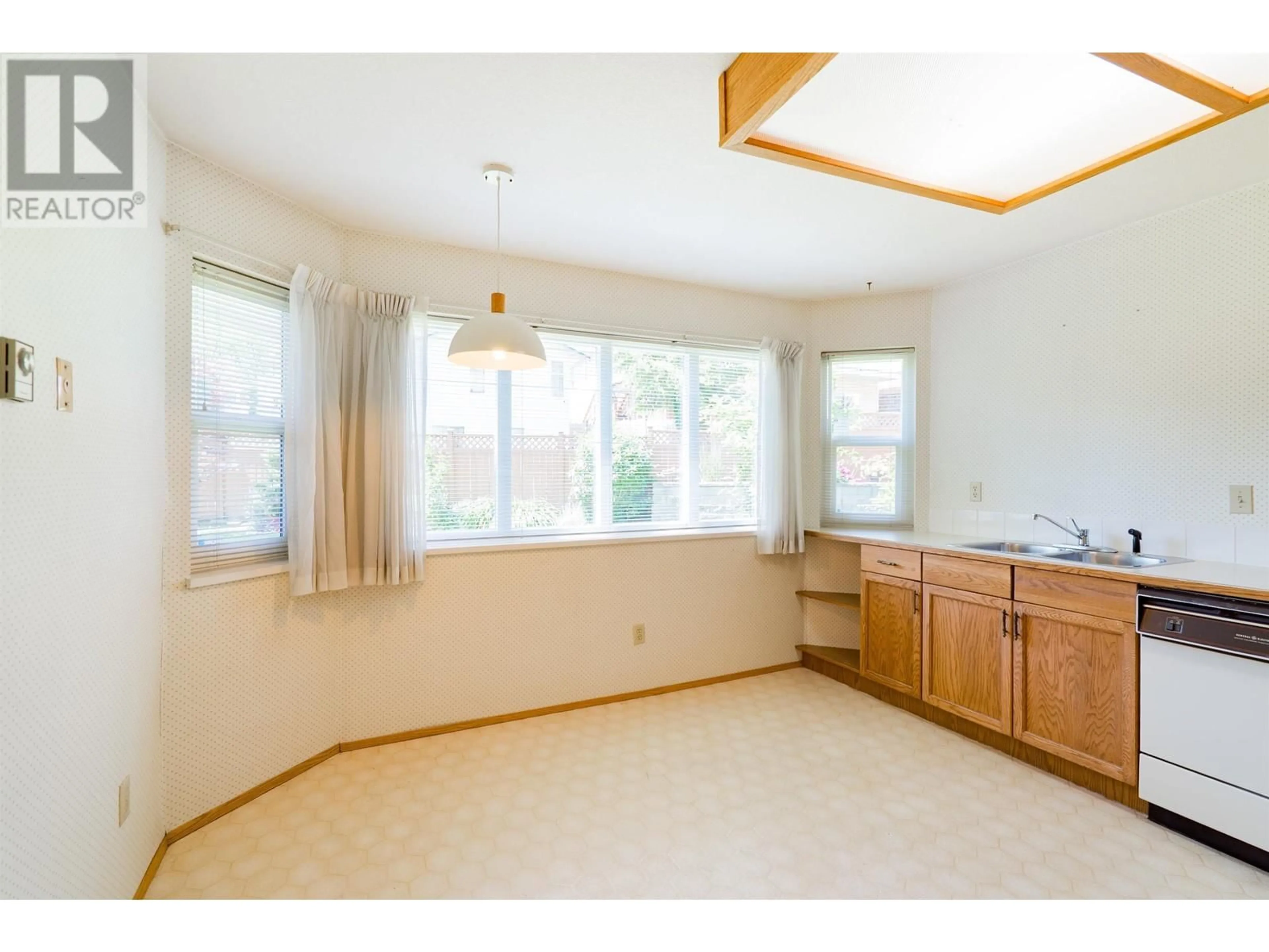 A pic of a room for 107 - 22515 116 AVENUE, Maple Ridge British Columbia V2X9T9