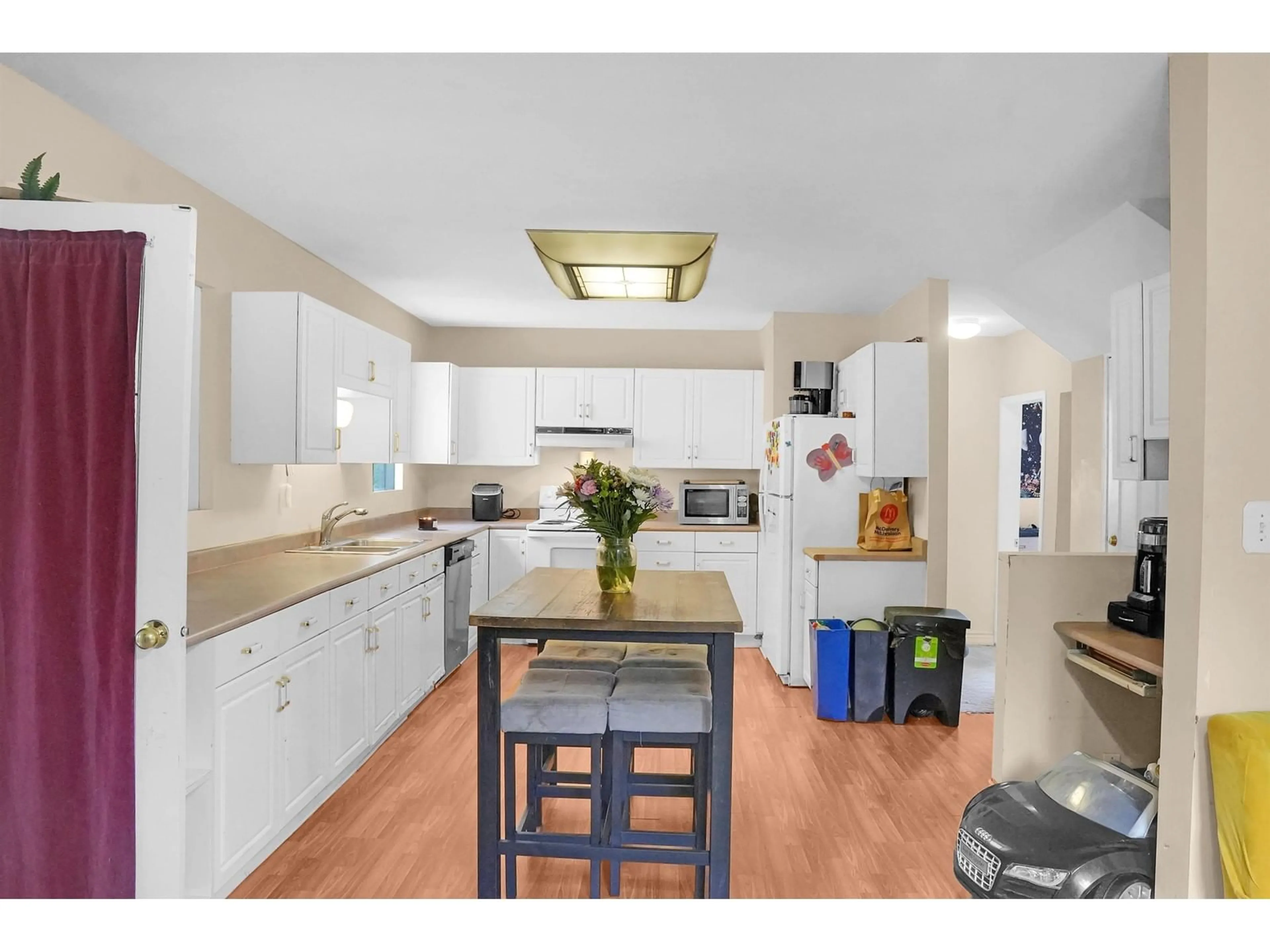 Open concept kitchen, unknown for 8982 148 STREET, Surrey British Columbia V3R3W4