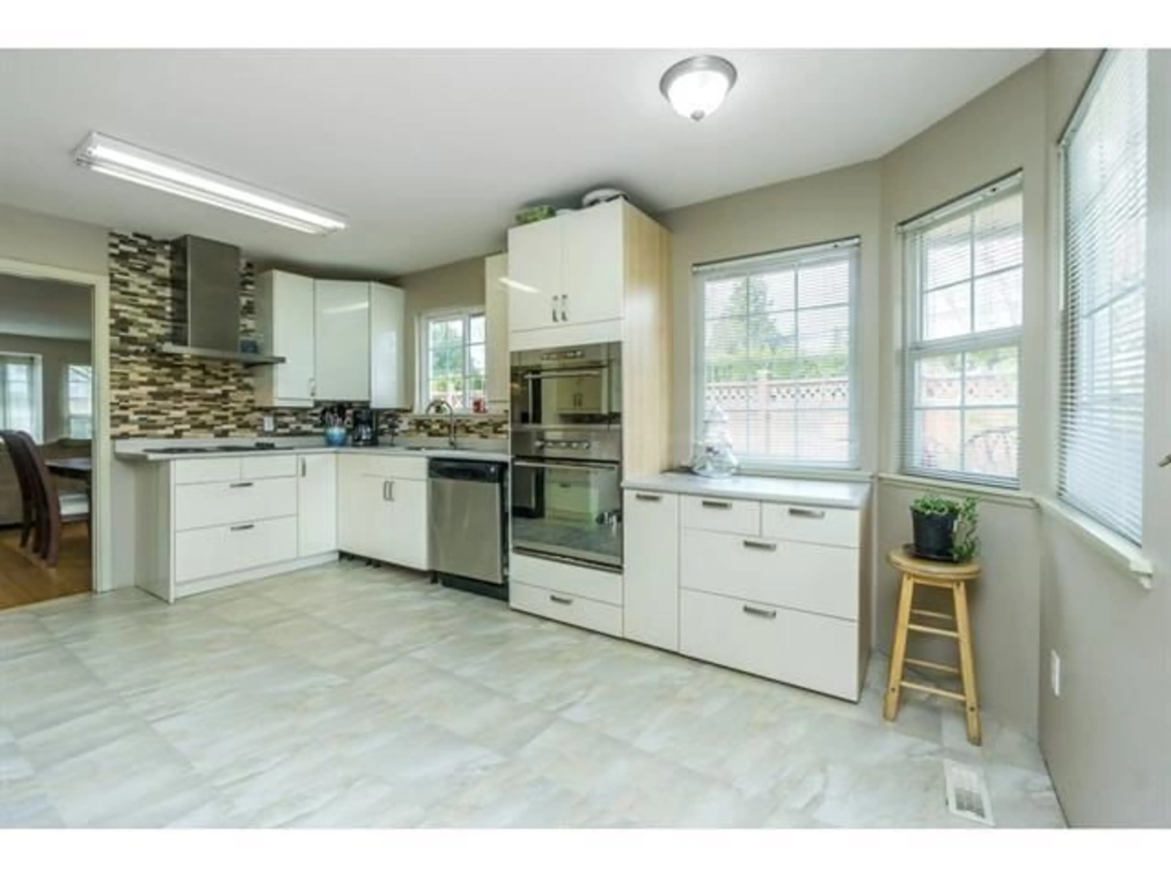 Open concept kitchen, ceramic/tile floor for 6390 SELKIRK STREET|Sardis South, Chilliwack British Columbia V2R2L7