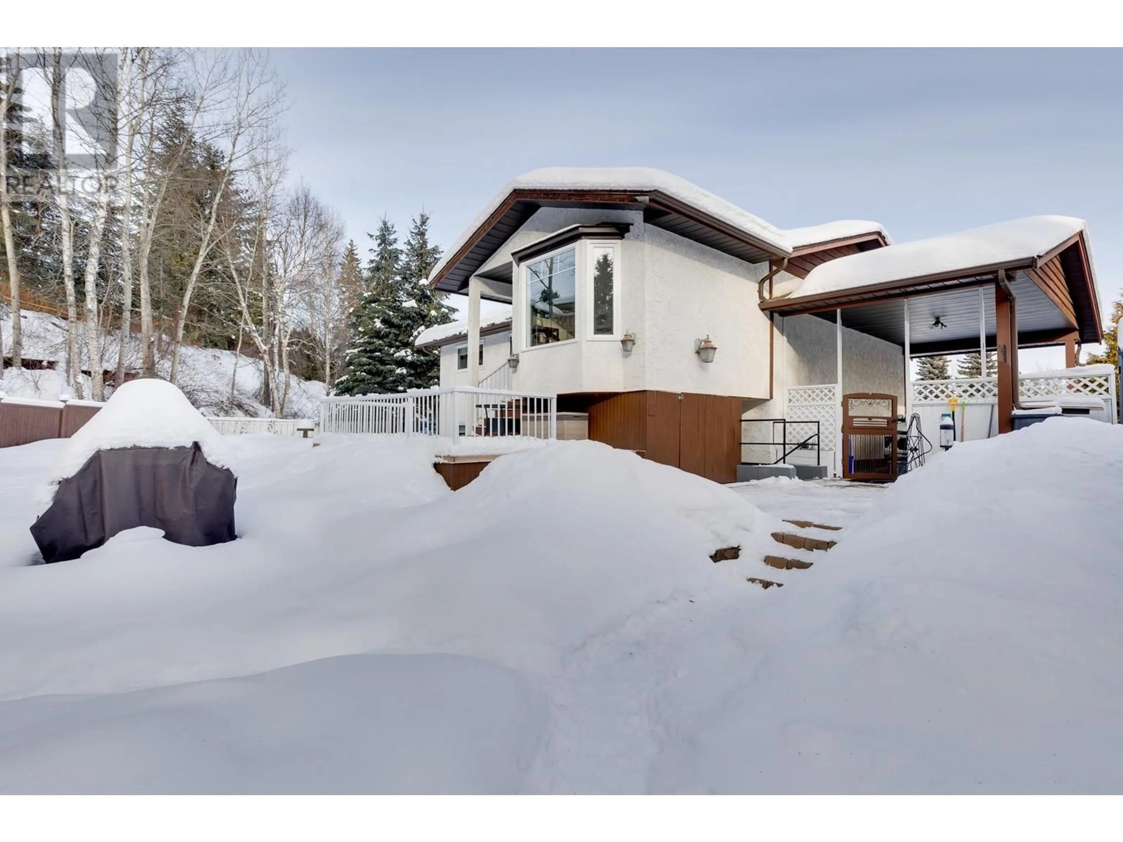 A pic from outside/outdoor area/front of a property/back of a property/a pic from drone, street for 139 DUNCAN PLACE, Prince George British Columbia V2M6T4