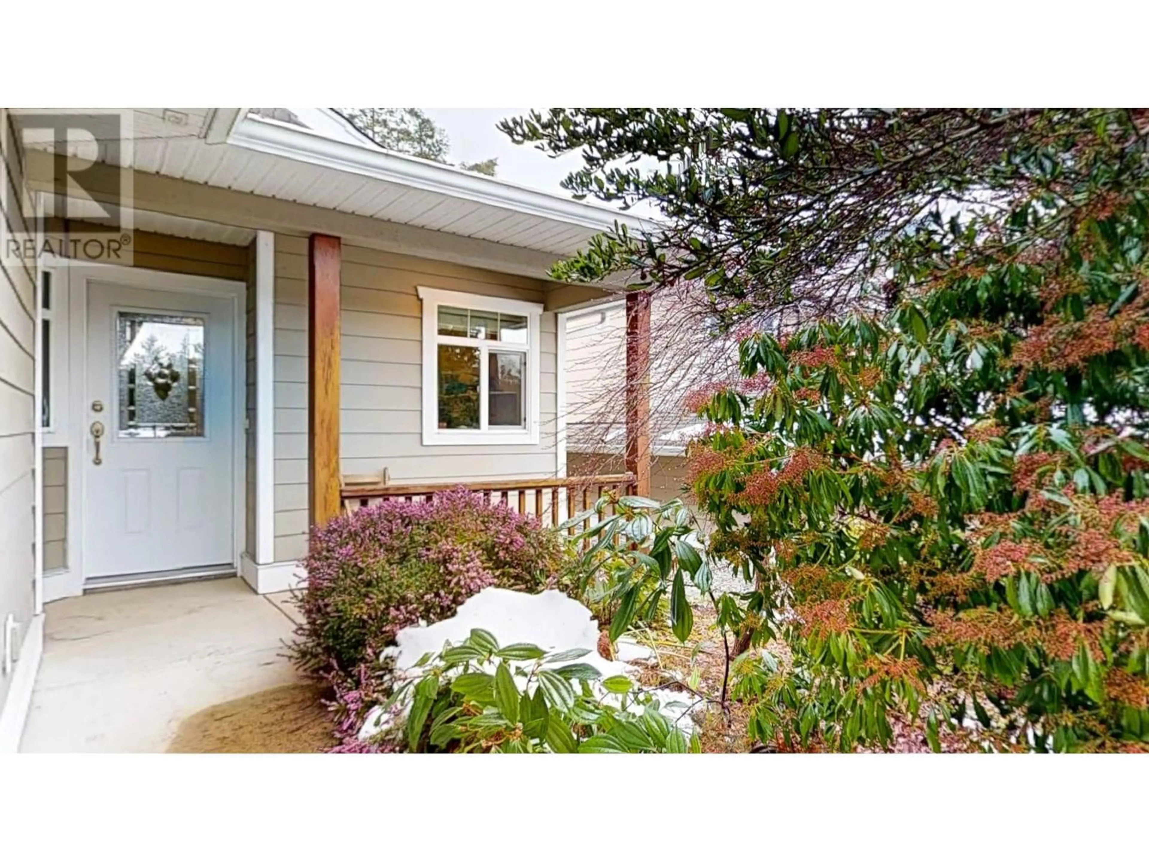 Indoor entryway for 5 12710 LAGOON ROAD, Madeira Park British Columbia V0N2H1