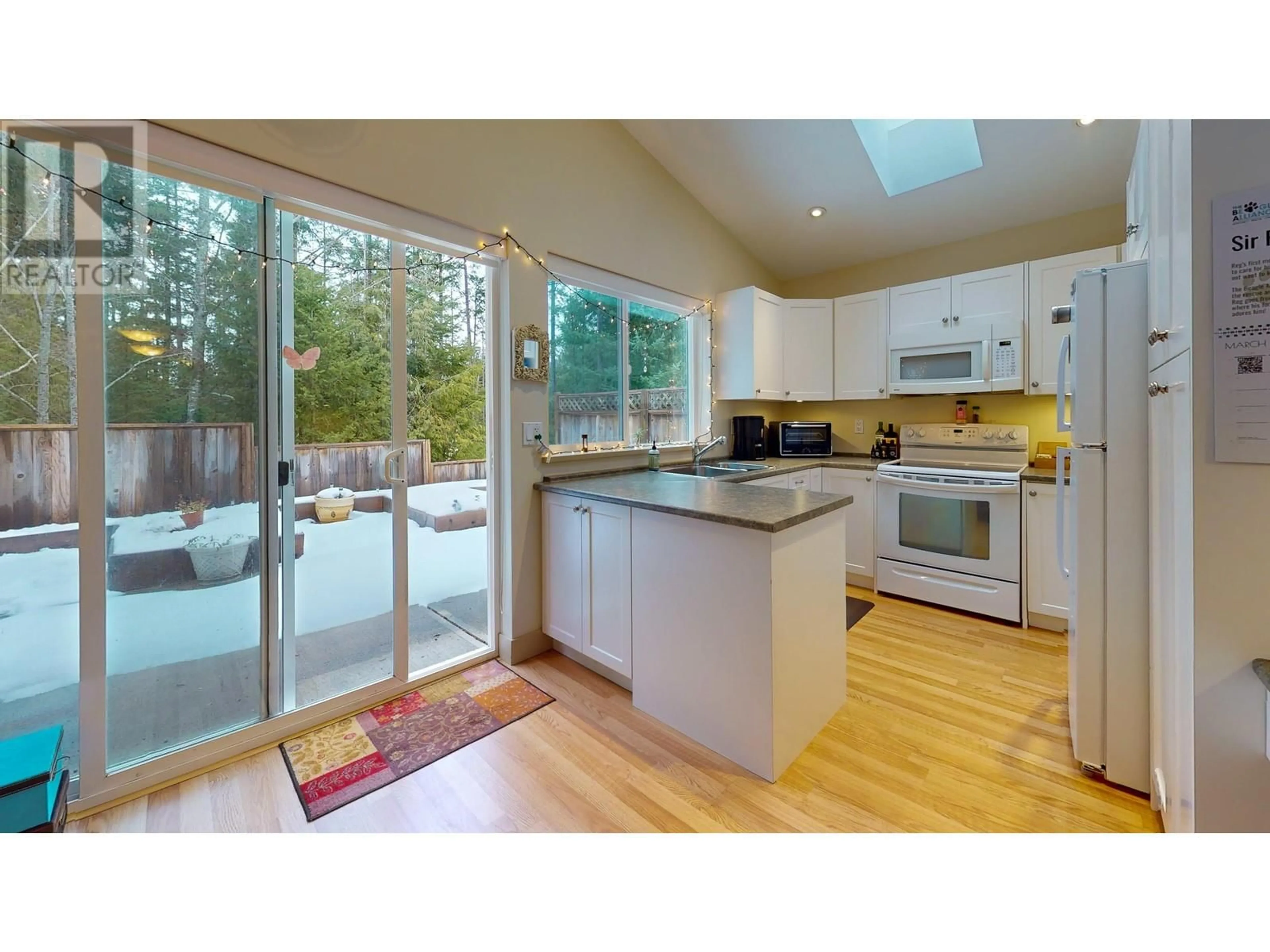 Open concept kitchen, unknown for 5 12710 LAGOON ROAD, Madeira Park British Columbia V0N2H1