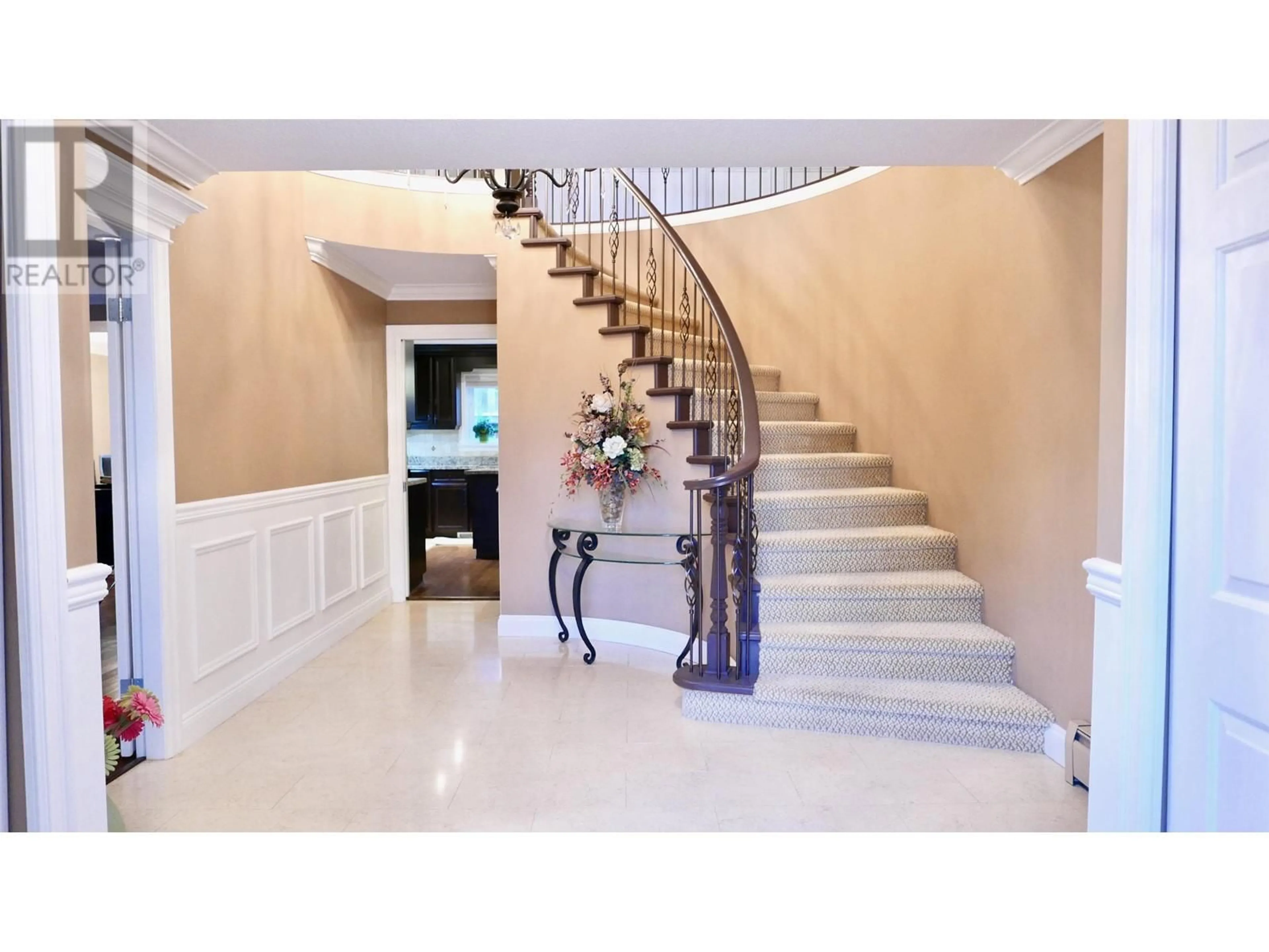 Indoor foyer for 7625 AUBREY STREET, Burnaby British Columbia V5A1K6