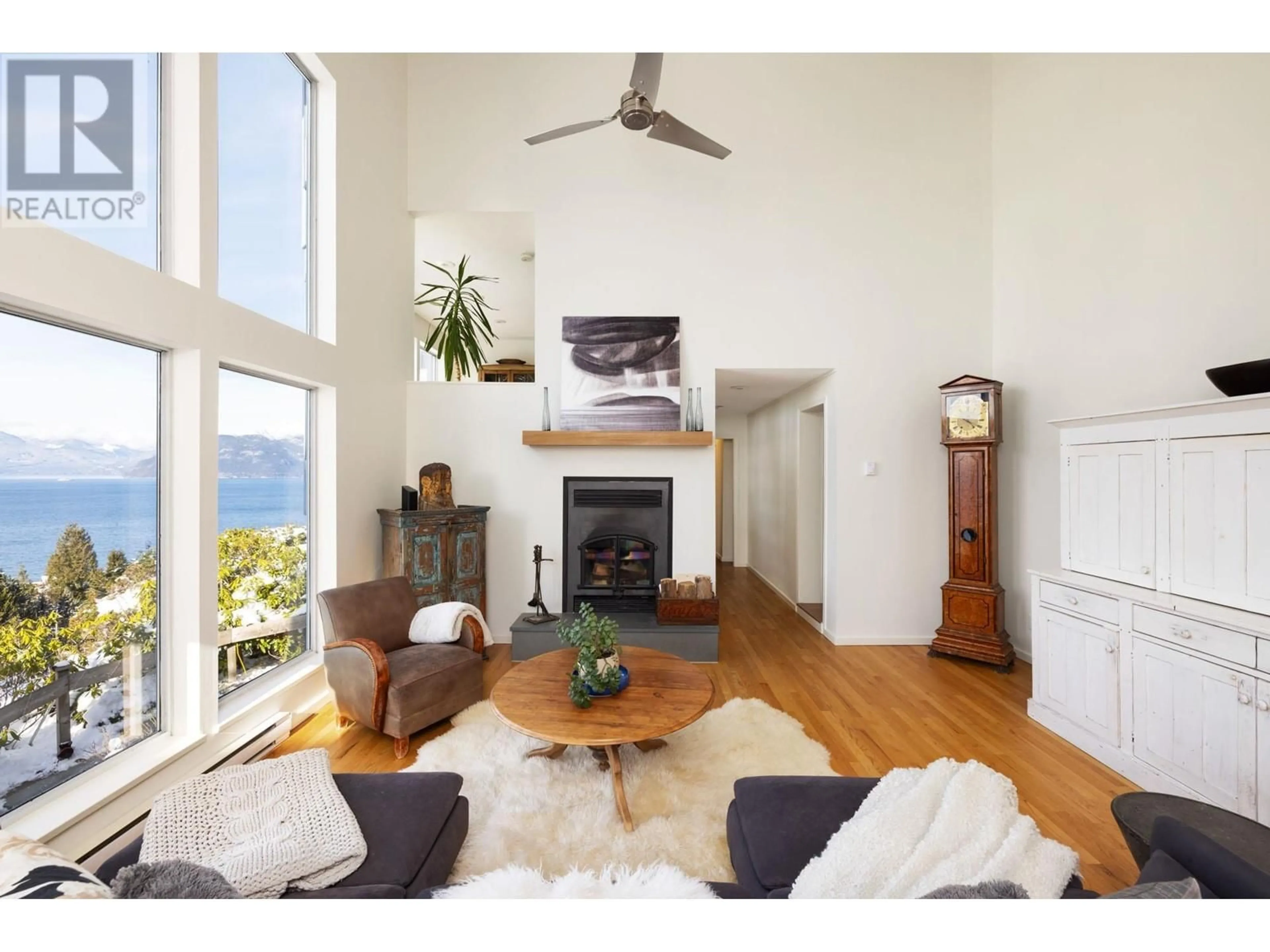 Living room with furniture, wood/laminate floor for 110 KELVIN GROVE WAY, Lions Bay British Columbia V0N2E0