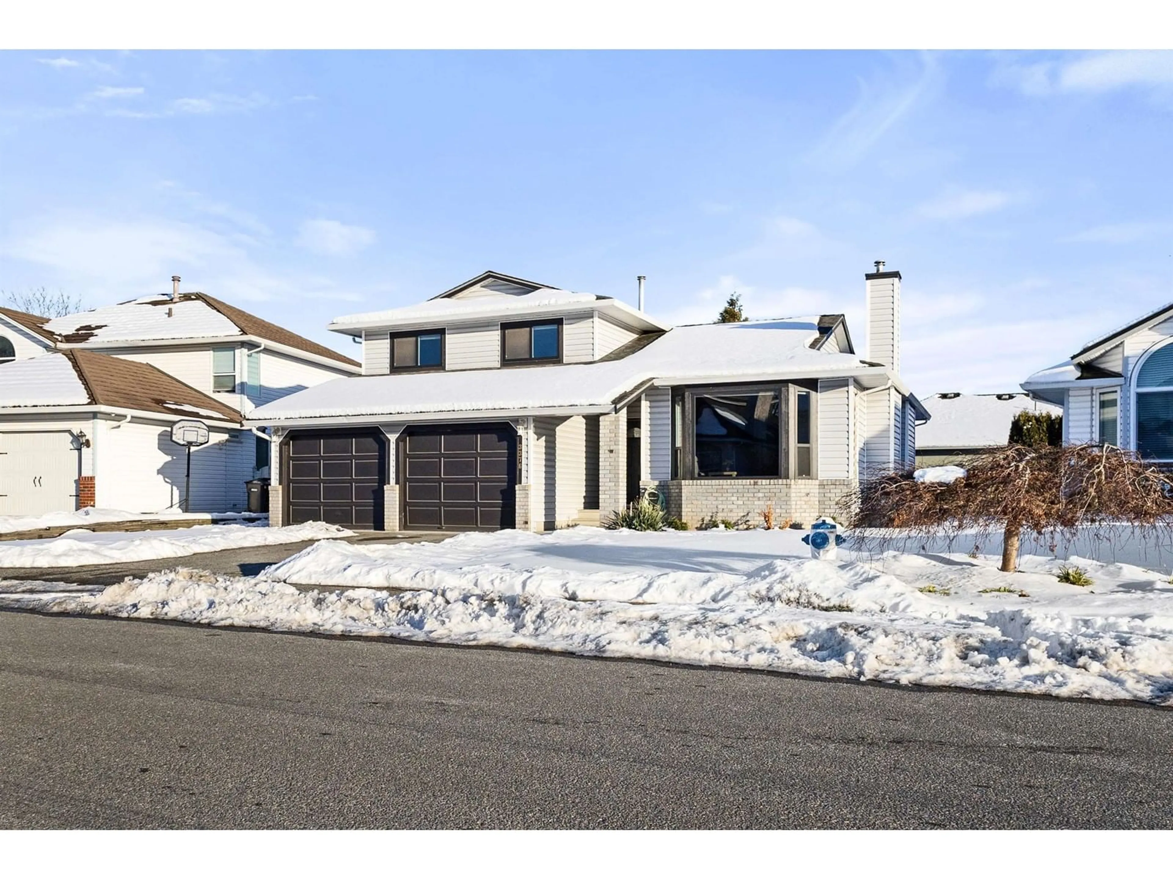 Home with vinyl exterior material, street for 3376 ELKFORD, Abbotsford British Columbia V2T5C5