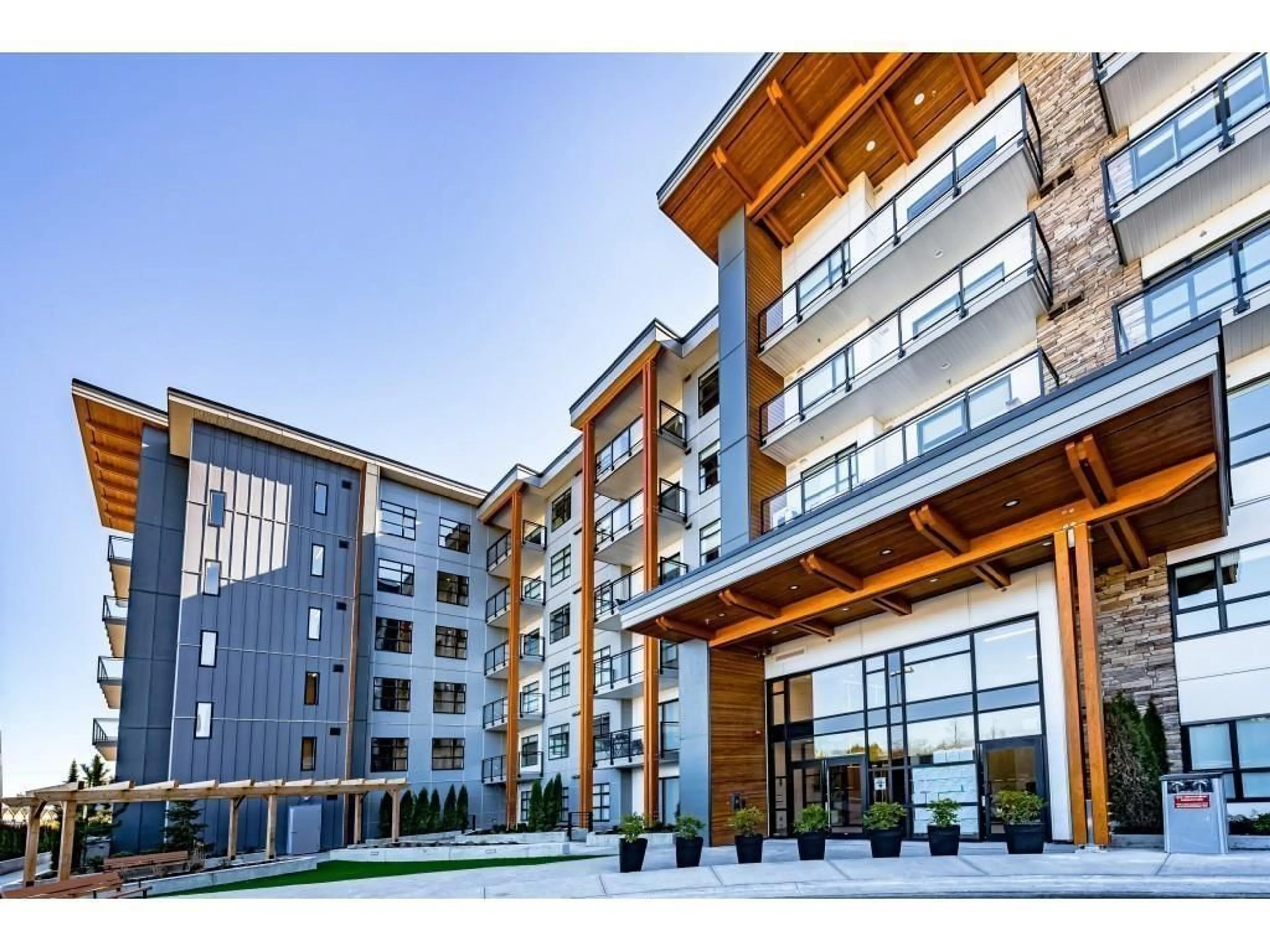 Indoor foyer for 314 - 6960 NICHOLSON, Delta British Columbia V4E0A9