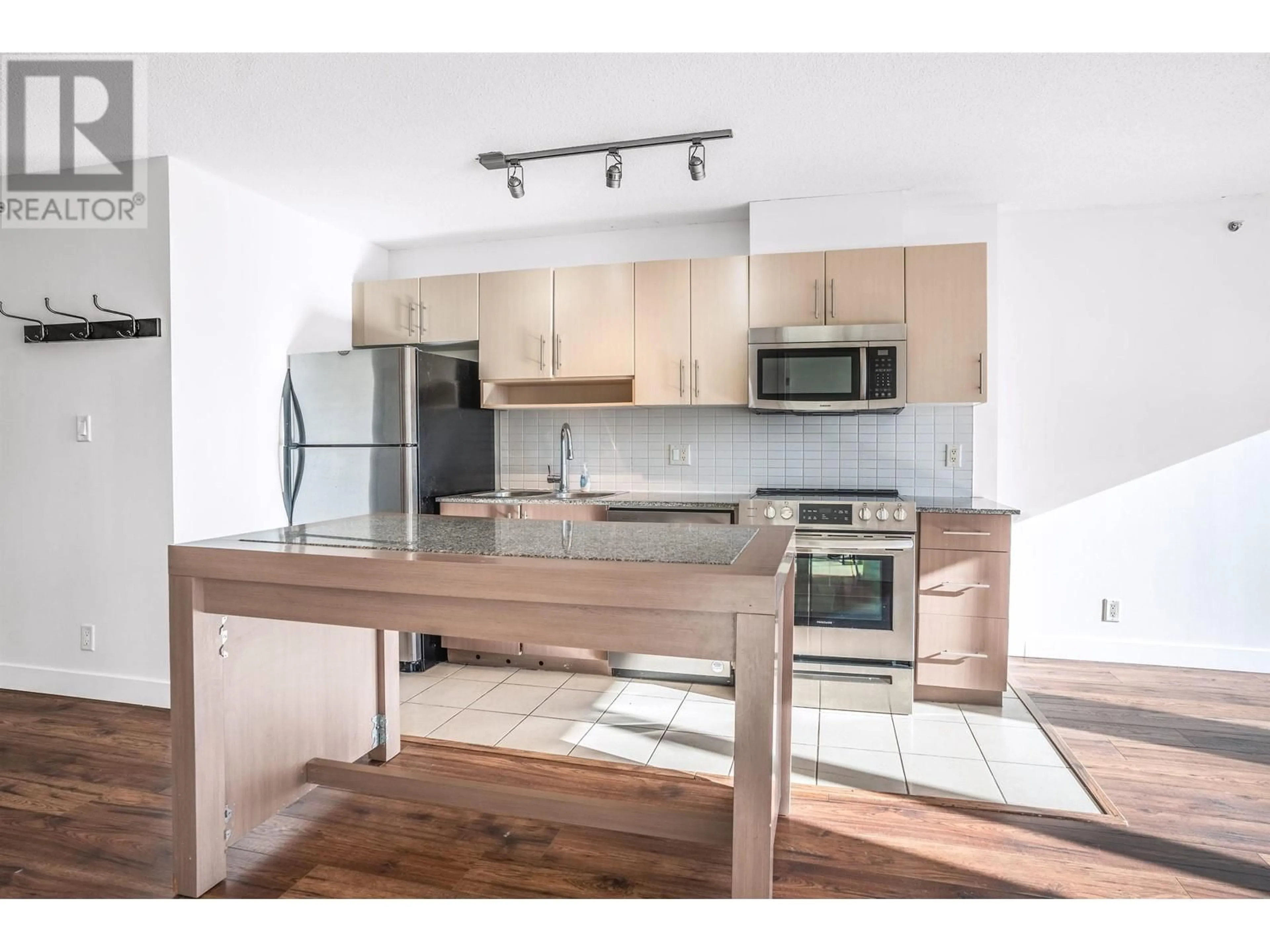 Standard kitchen, wood/laminate floor for 1810 550 TAYLOR STREET, Vancouver British Columbia V6B1R1