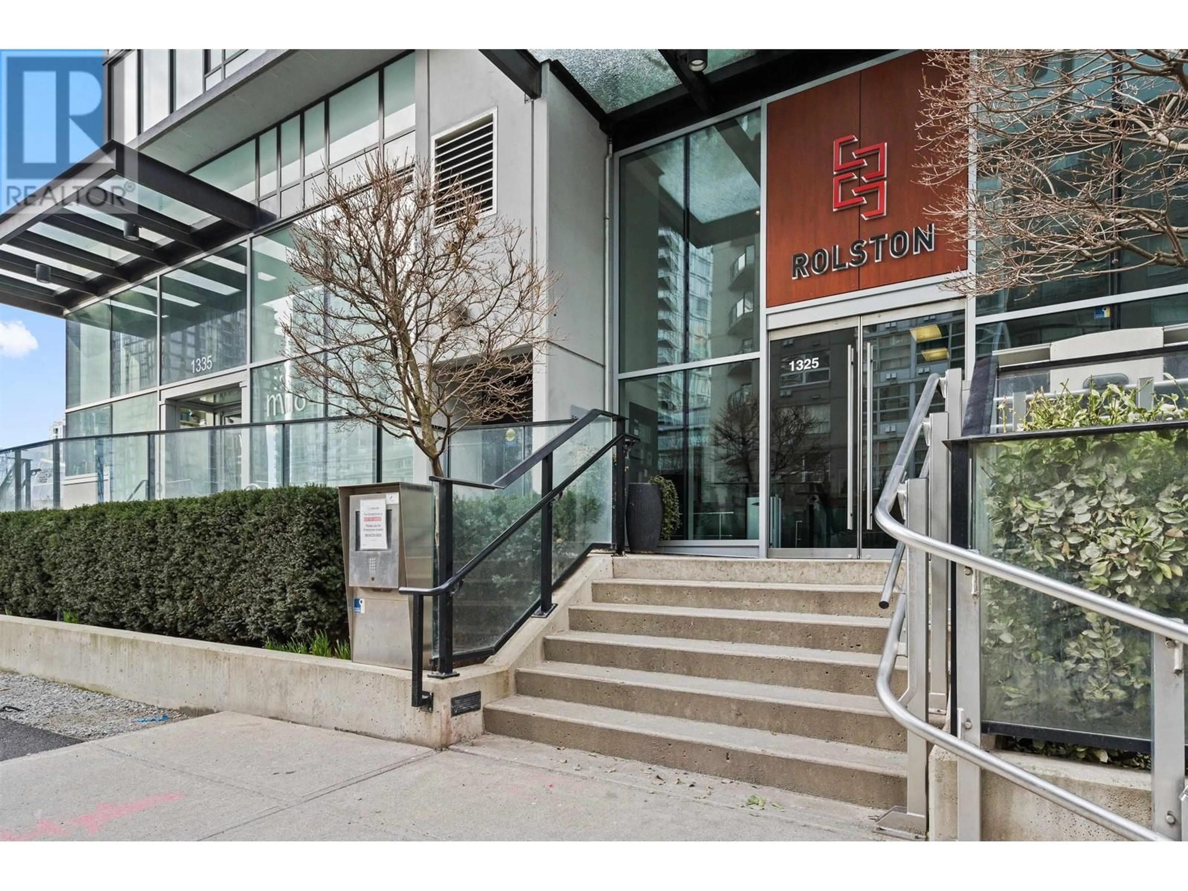 Indoor foyer for 702 1325 ROLSTON STREET, Vancouver British Columbia V6B0M2