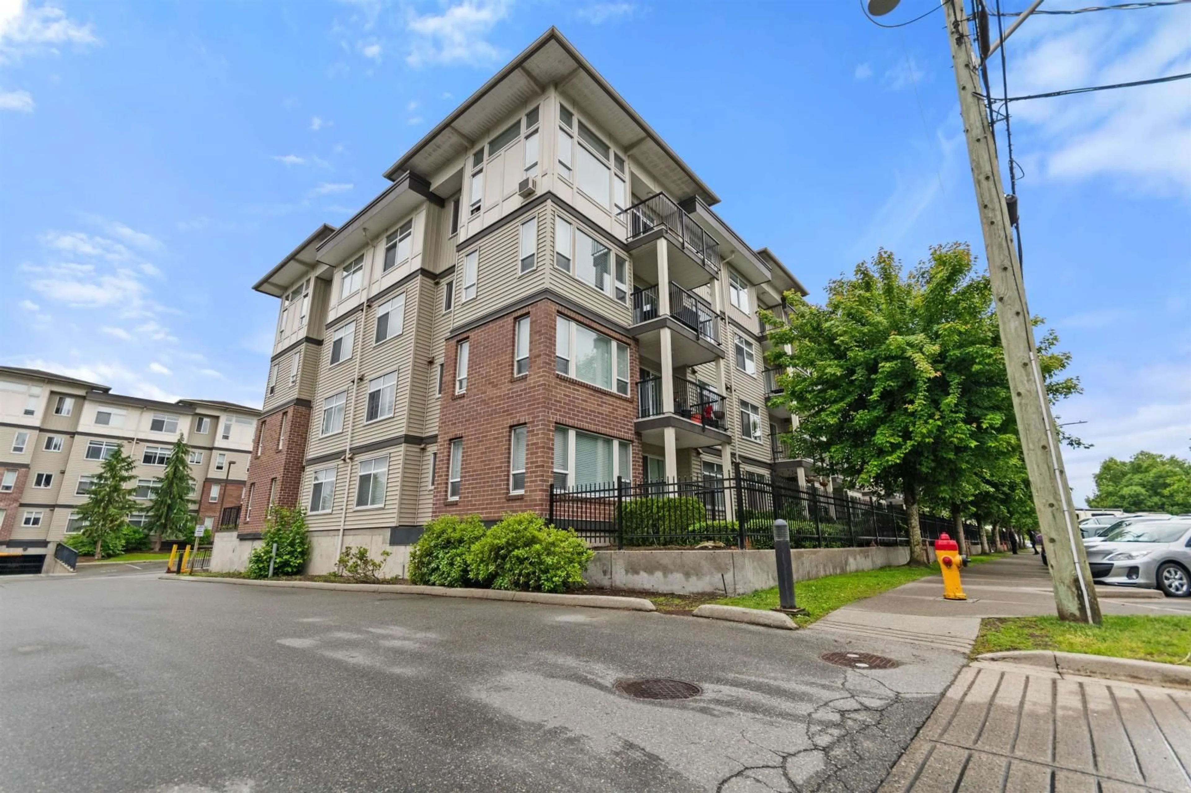 Patio, building for 212 - 46150 BOLE AVENUE, Chilliwack British Columbia V2P0B7