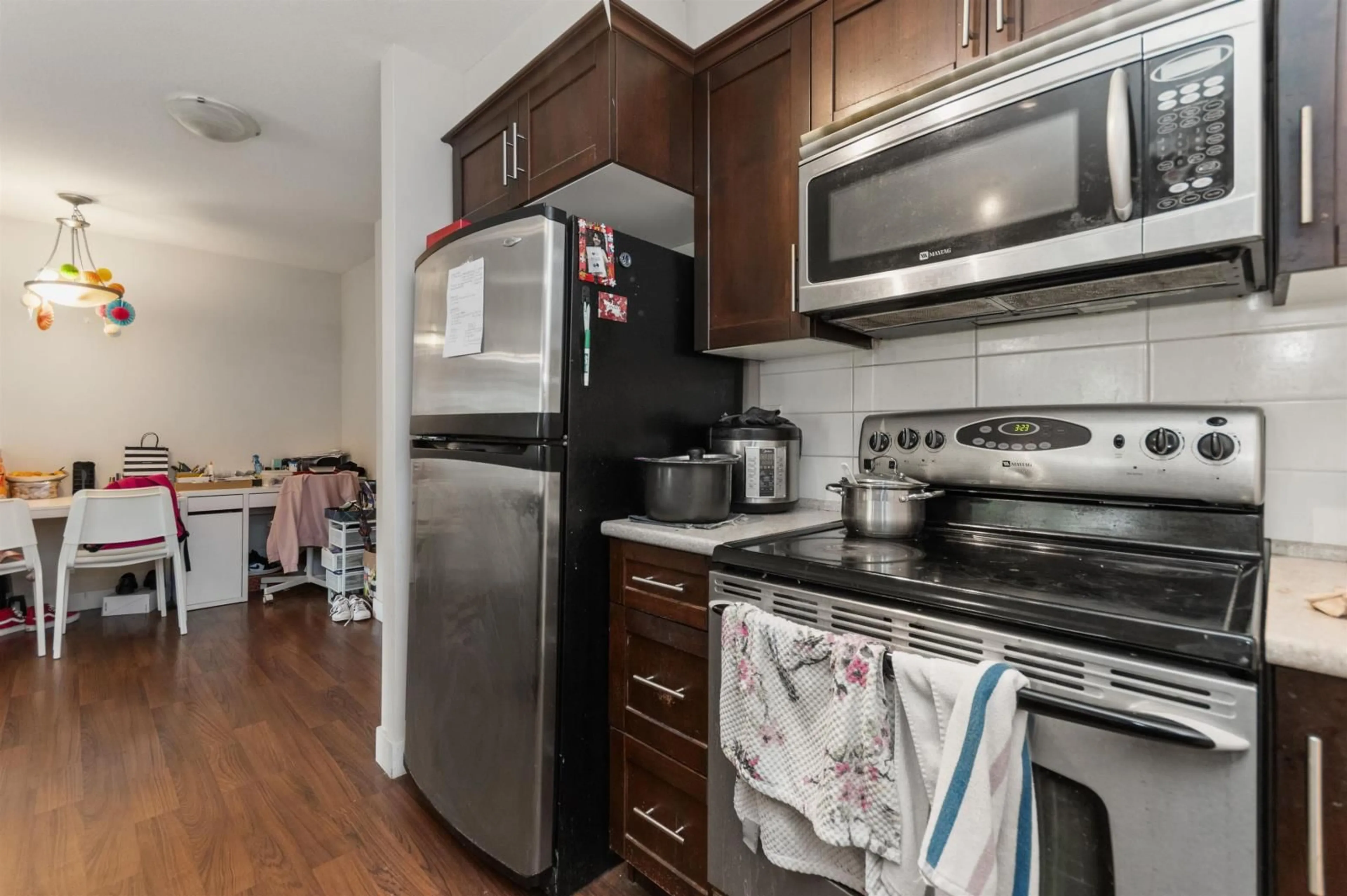 Standard kitchen, unknown for 212 - 46150 BOLE AVENUE, Chilliwack British Columbia V2P0B7