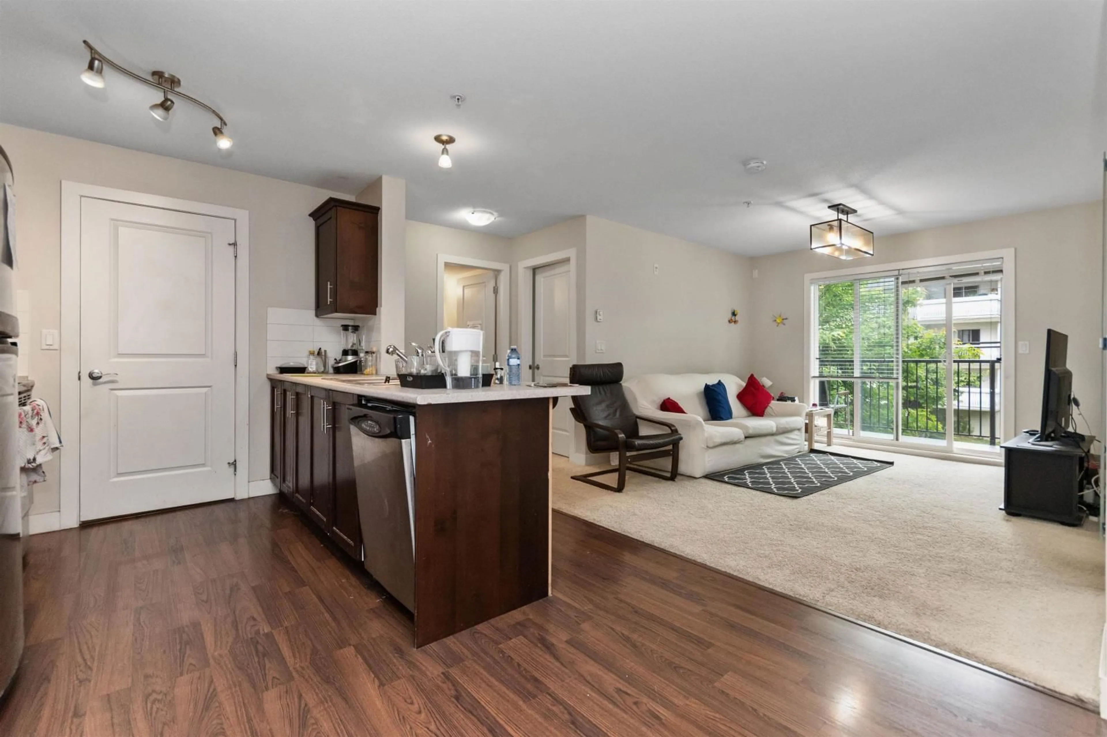 Open concept kitchen, unknown for 212 - 46150 BOLE AVENUE, Chilliwack British Columbia V2P0B7