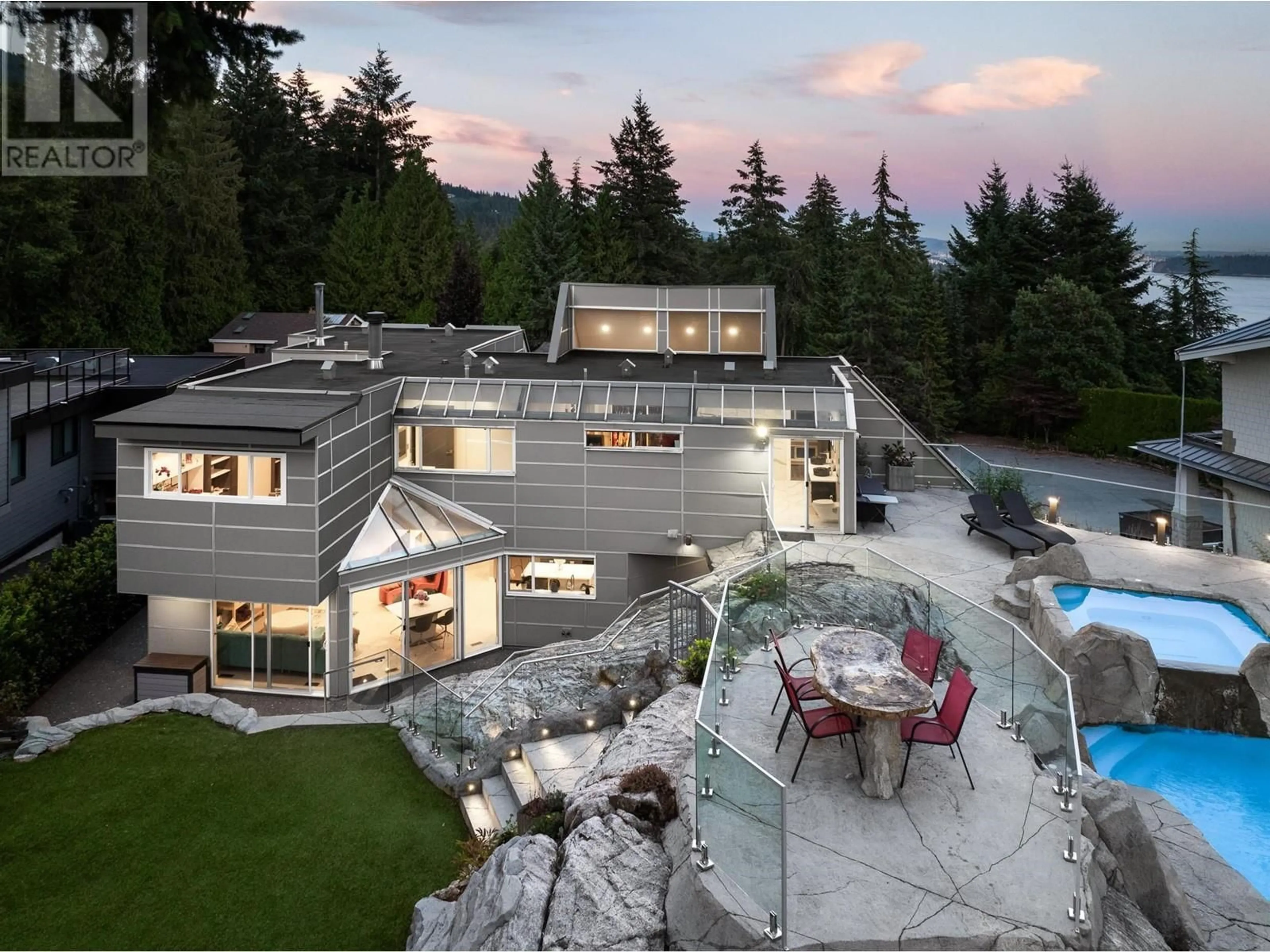 A pic from outside/outdoor area/front of a property/back of a property/a pic from drone, mountain view for 3722 SOUTHRIDGE PLACE, West Vancouver British Columbia V7V3H8