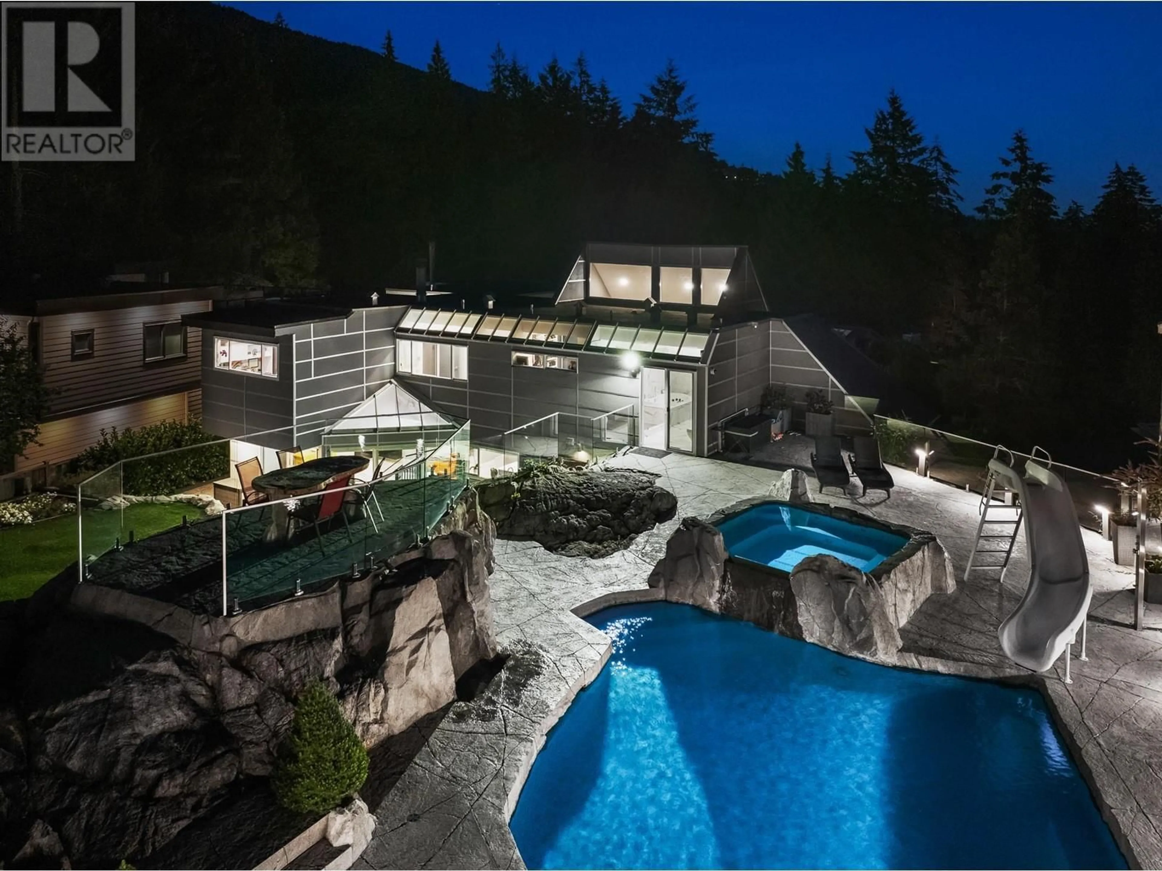 Pool for 3722 SOUTHRIDGE PLACE, West Vancouver British Columbia V7V3H8