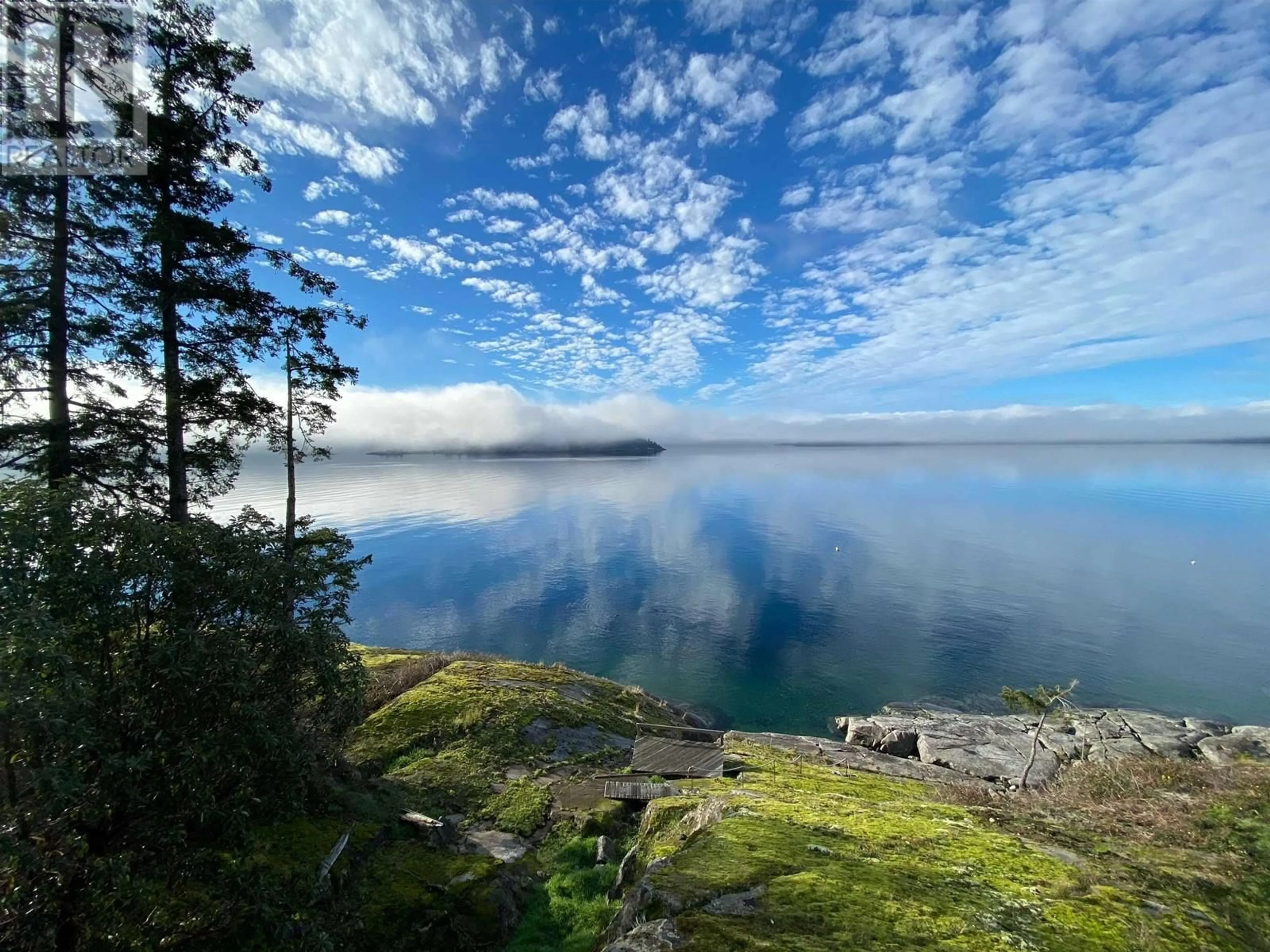 Blurry image for 8323 REDROOFFS ROAD, Halfmoon Bay British Columbia V7Z1E4