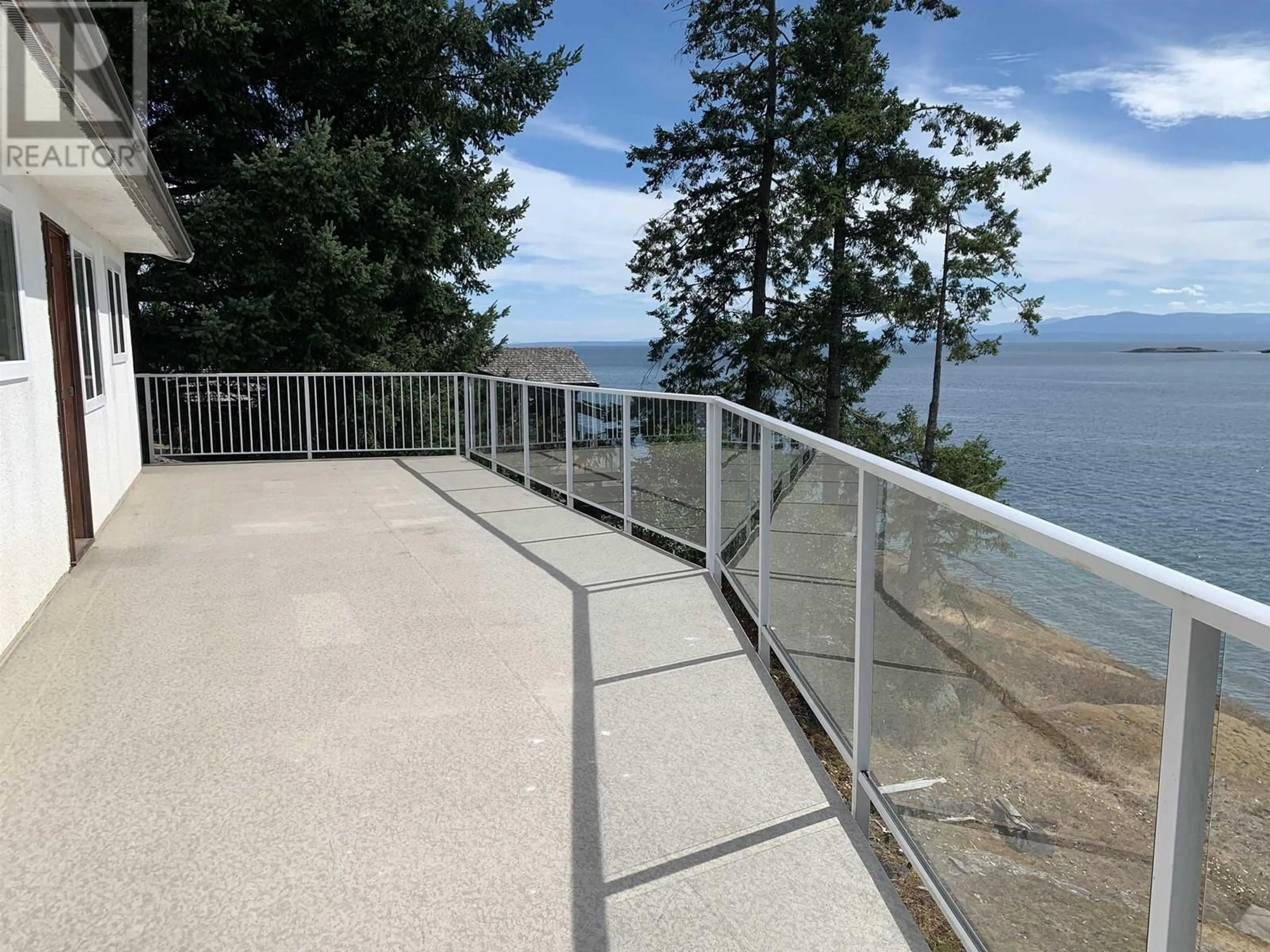 Patio, water/lake/river/ocean view for 8323 REDROOFFS ROAD, Halfmoon Bay British Columbia V7Z1E4