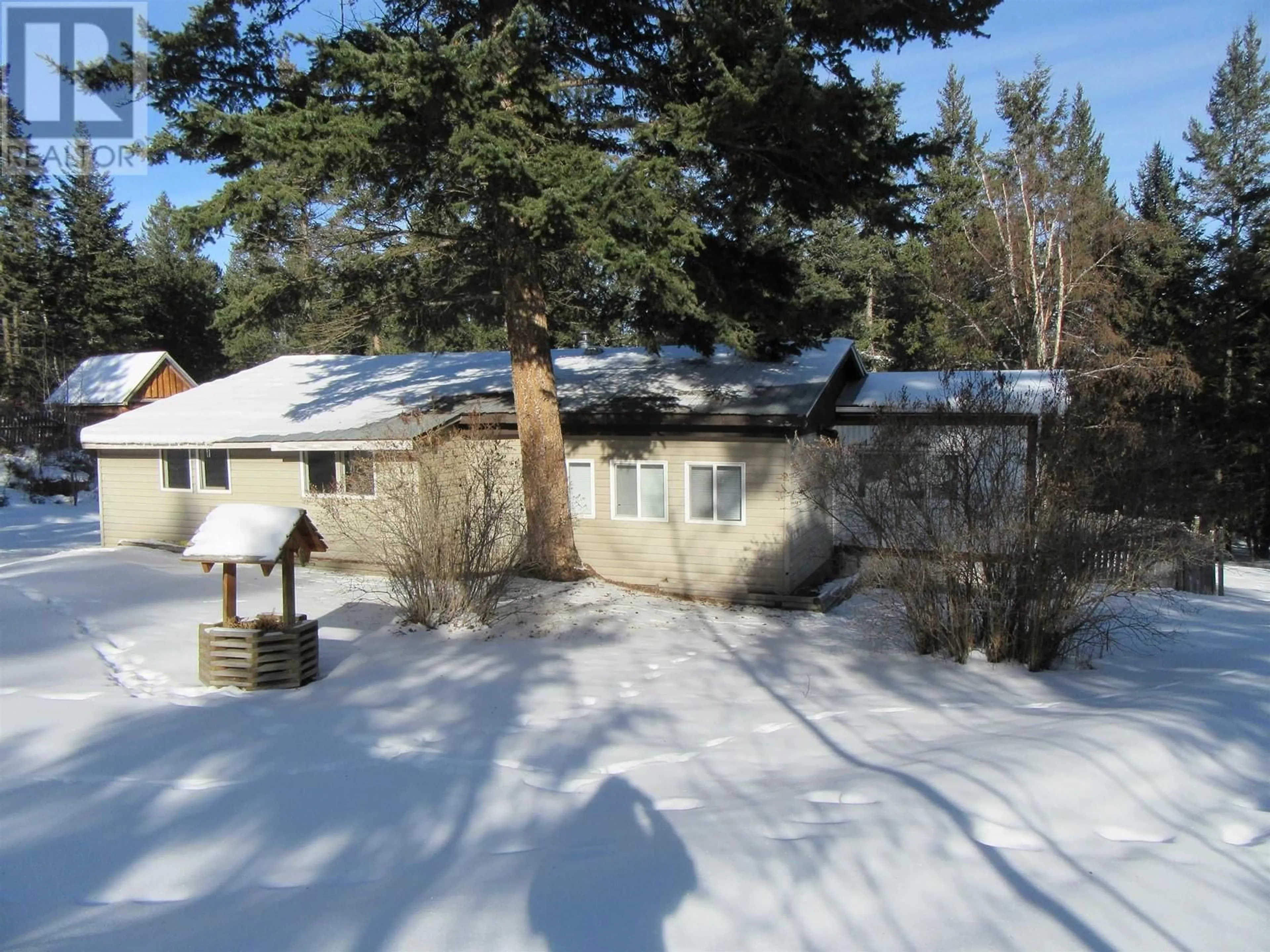 A pic from outside/outdoor area/front of a property/back of a property/a pic from drone, building for 5484 SAUNDERS CRESCENT, 103 Mile House British Columbia V0K2E1