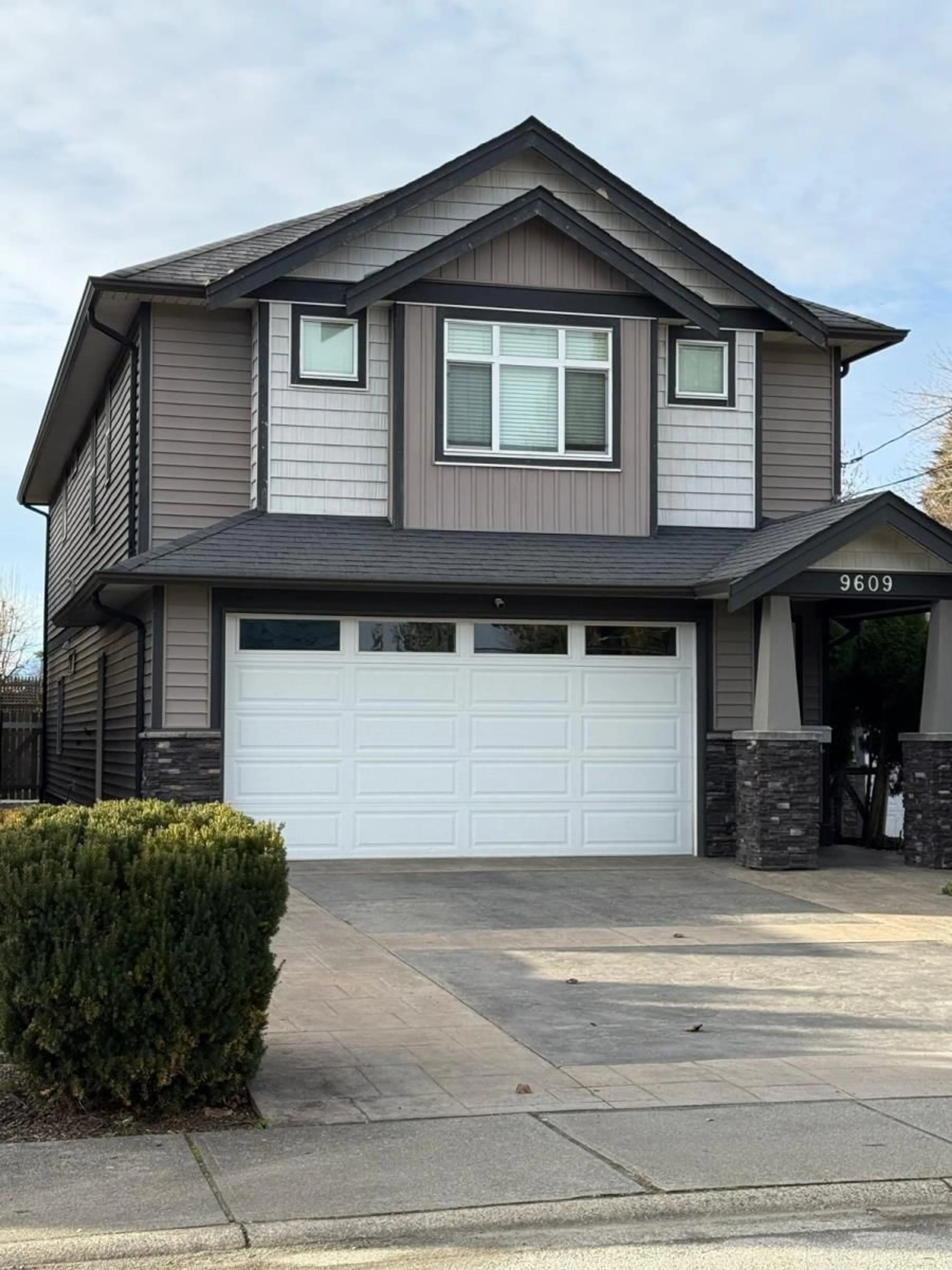 Home with vinyl exterior material, street for 9609 ST. DAVID STREET, Chilliwack British Columbia V2P5B5