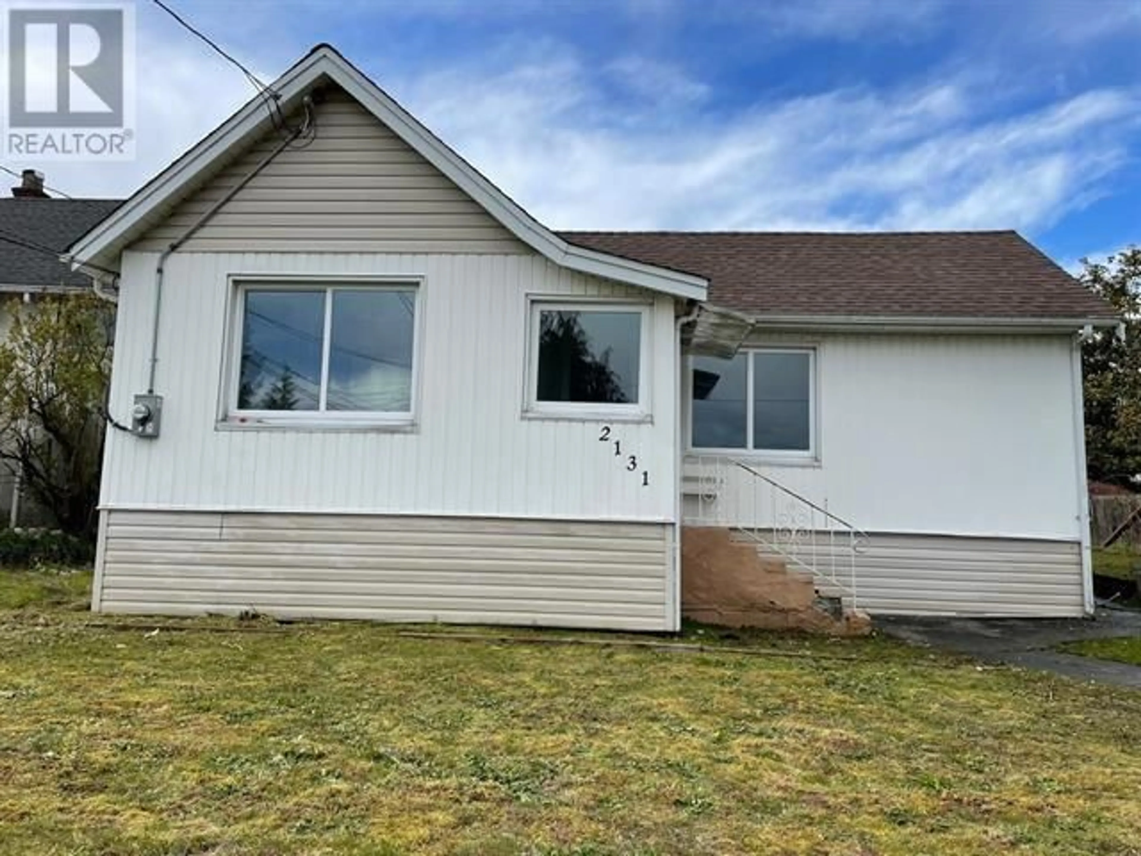 Home with vinyl exterior material, street for 2131 HAMILTON STREET, New Westminster British Columbia V3M2P8