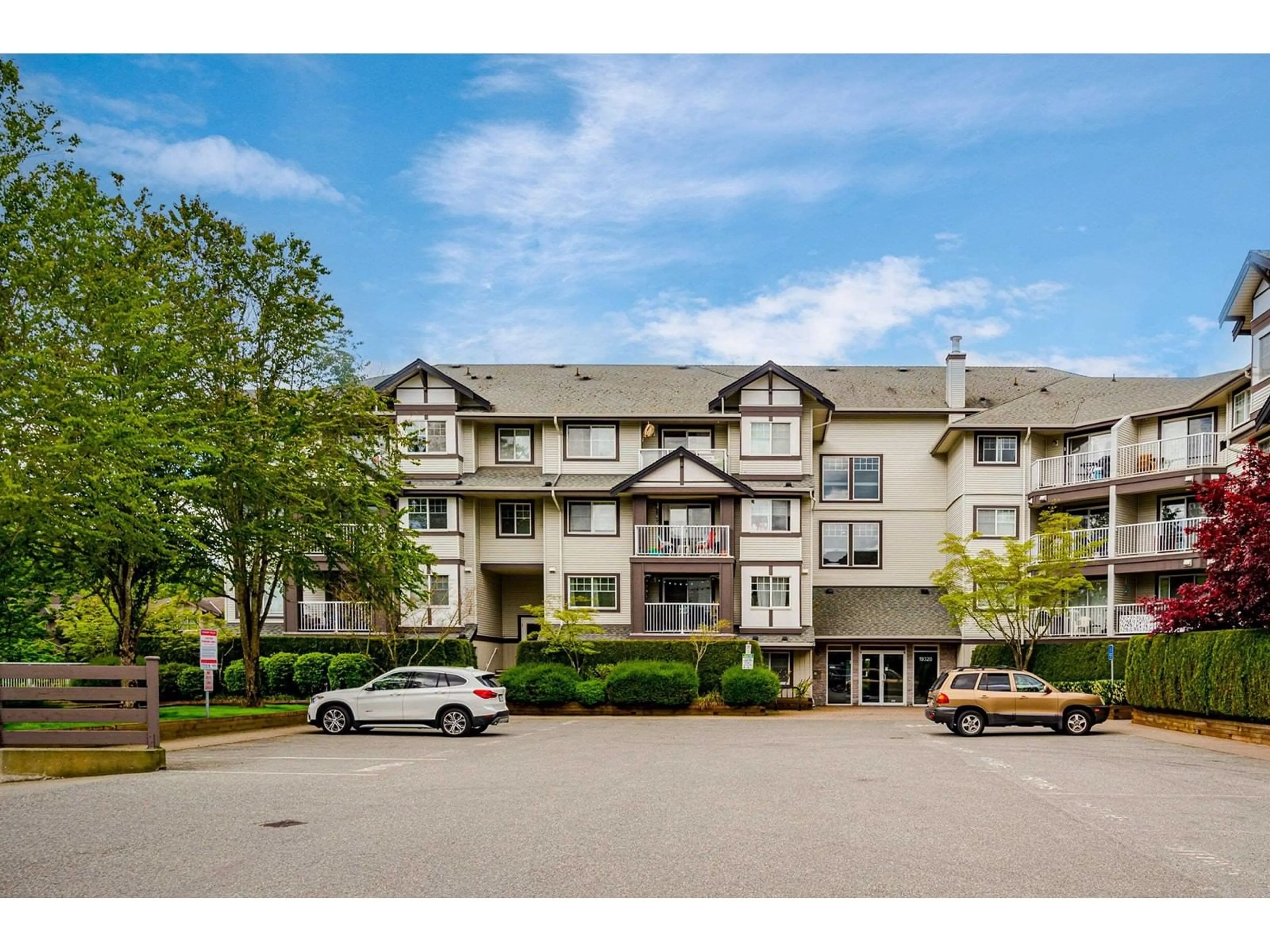 Patio, water/lake/river/ocean view for 214 - 19320 65, Surrey British Columbia V4N0A3
