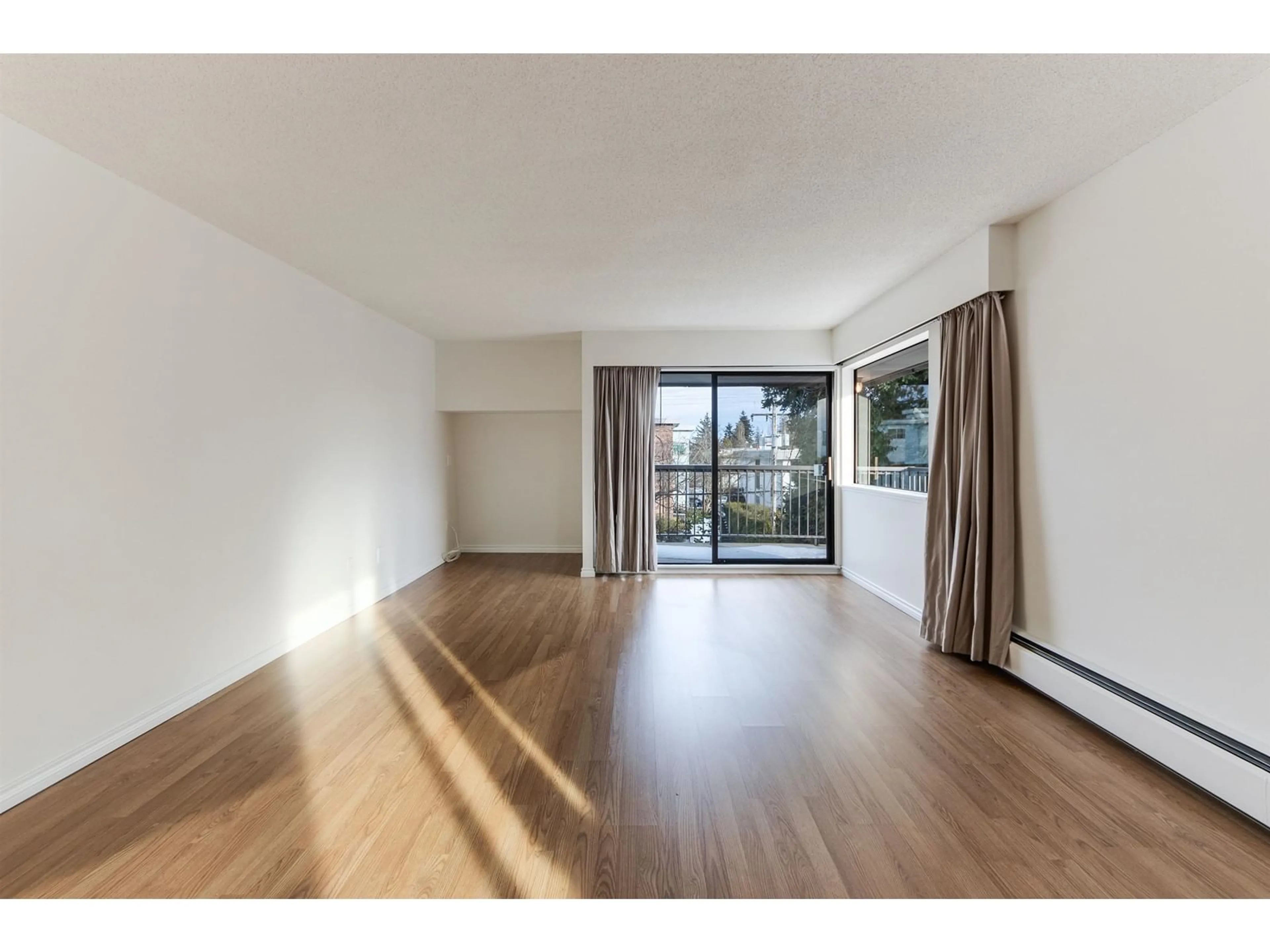 A pic of a room for 306 1355 FIR STREET, White Rock British Columbia V4B4B3