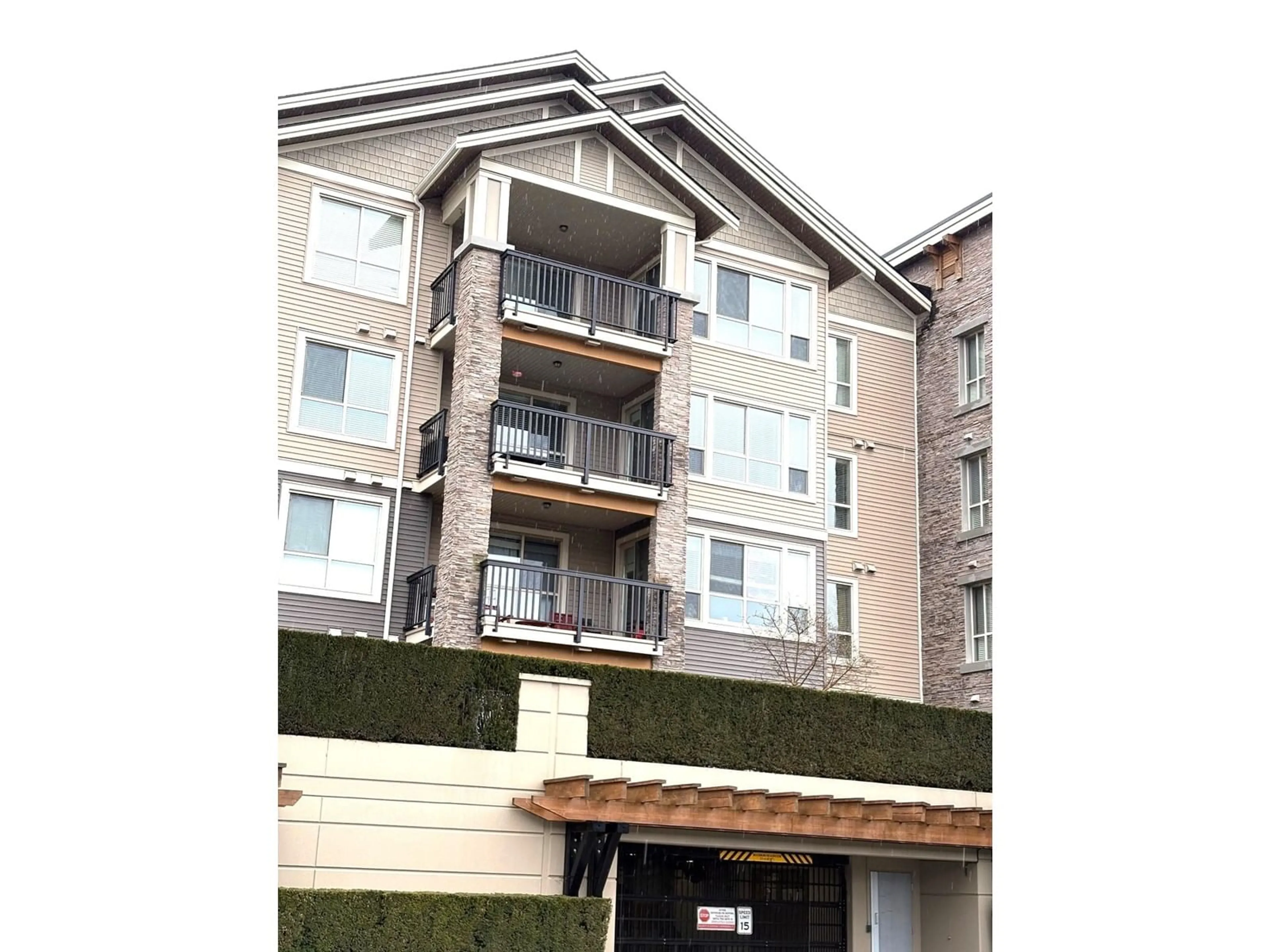 Unknown for 402 5655 210A STREET, Langley British Columbia V3A0G4