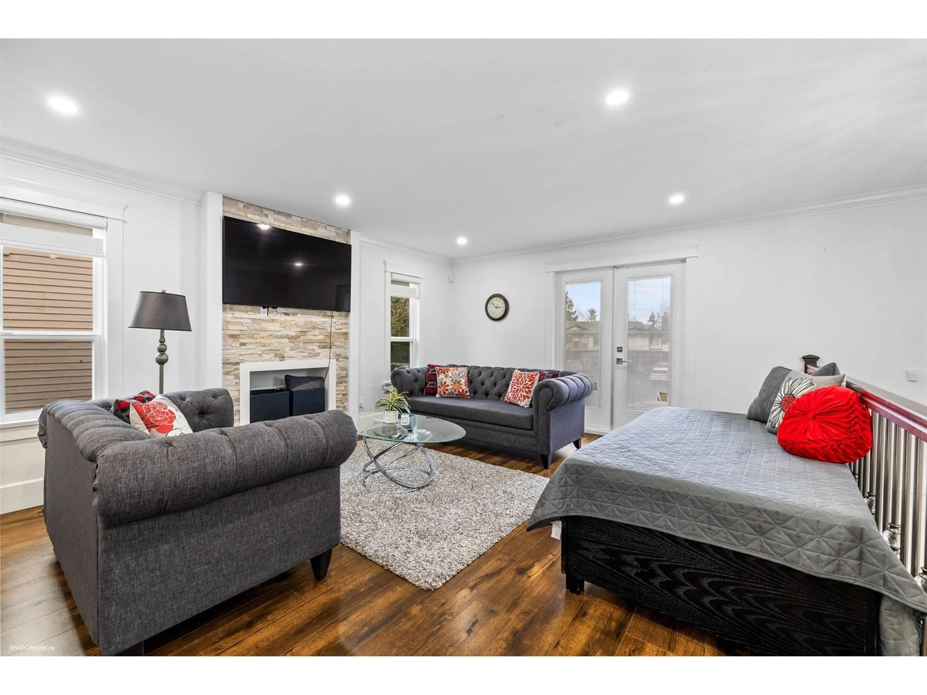 Living room with furniture, wood/laminate floor for 6147 131 STREET, Surrey British Columbia V3X2H2