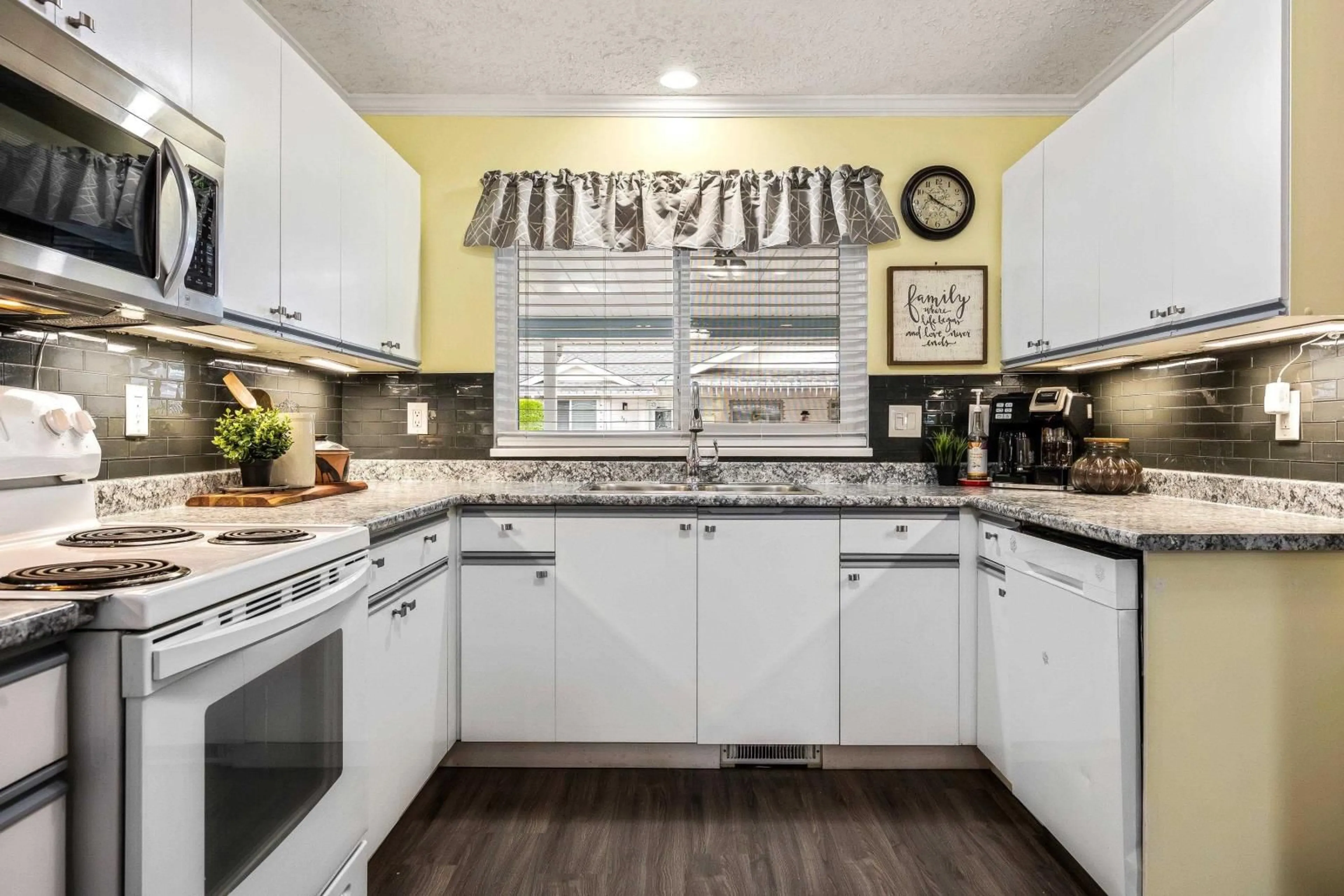 Open concept kitchen, unknown for 252 7610 EVANS ROAD|Sardis West Vedder, Chilliwack British Columbia V2R3S9