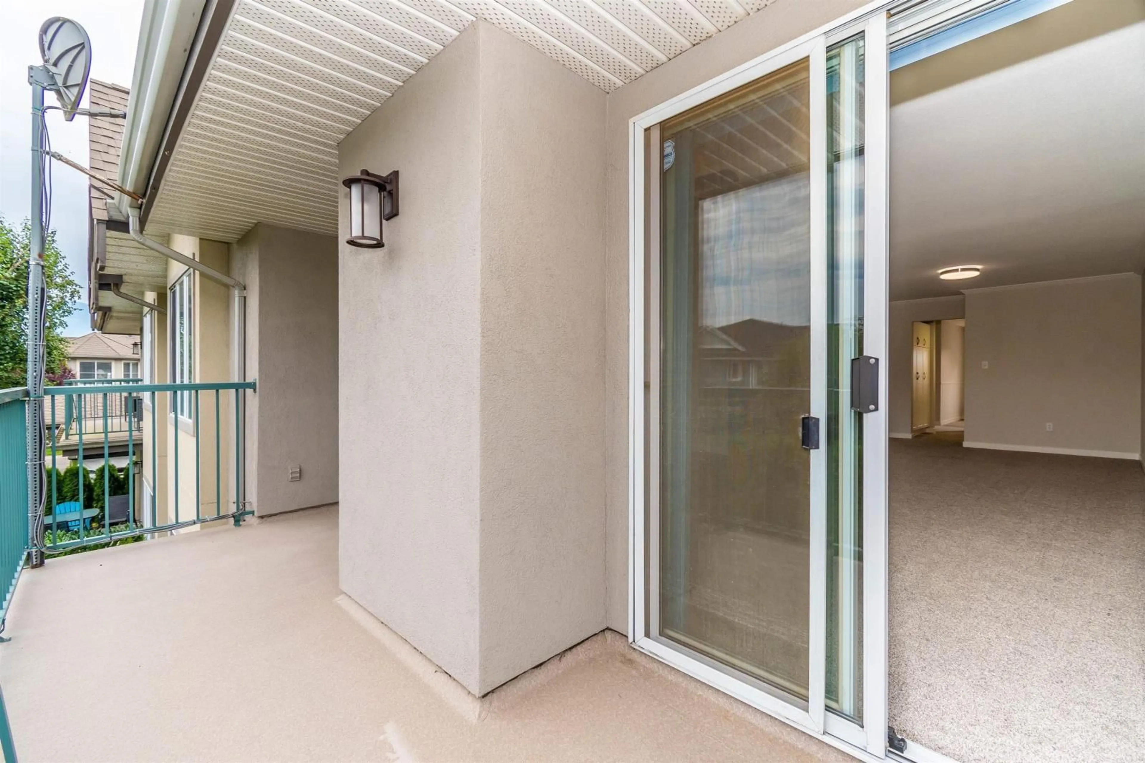 Indoor foyer for 12 - 8533 BROADWAY ROAD, Chilliwack British Columbia V2P5V4