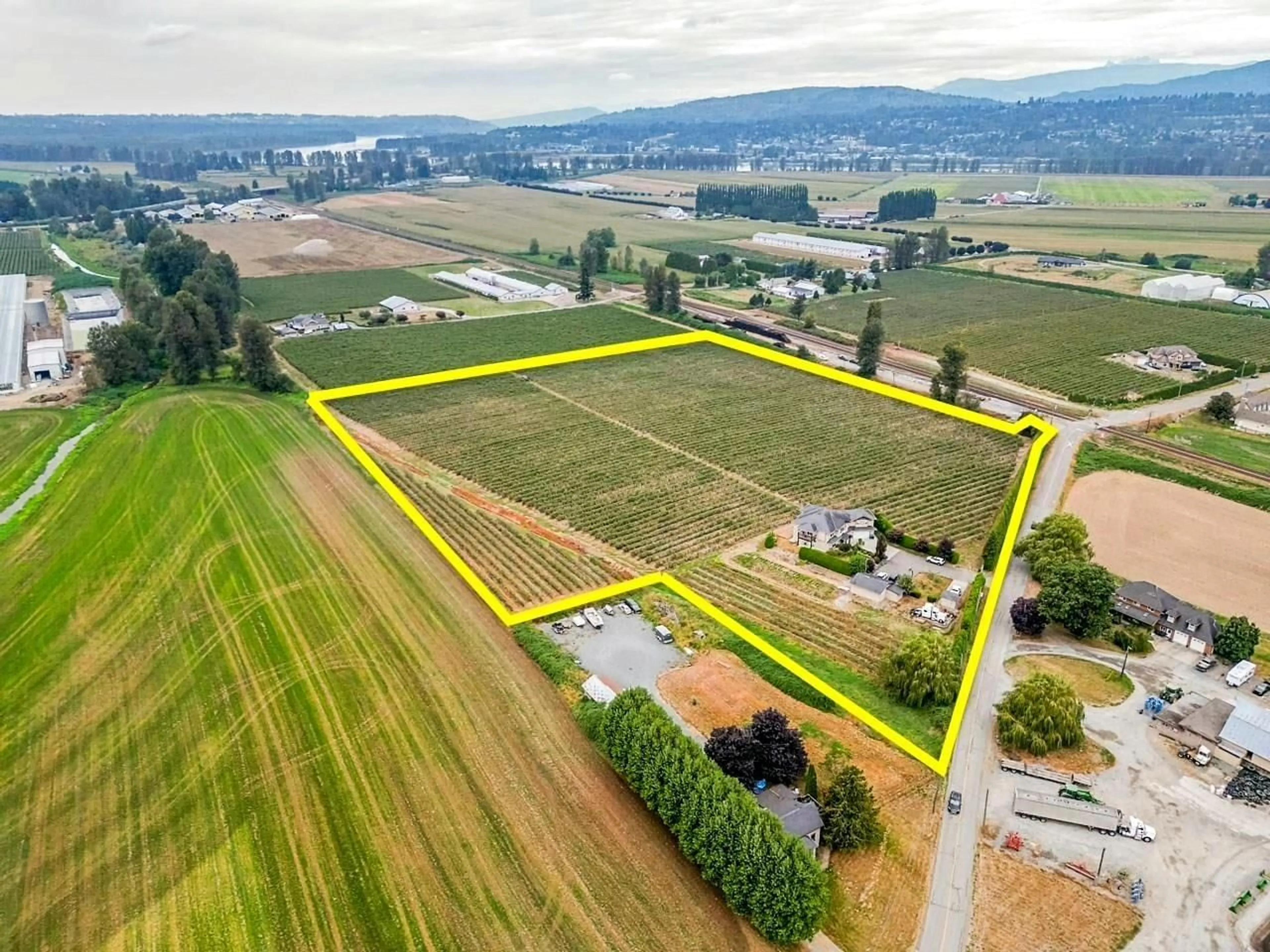 A pic from outside/outdoor area/front of a property/back of a property/a pic from drone, unknown for 6277 BELL ROAD, Abbotsford British Columbia V3G1M6