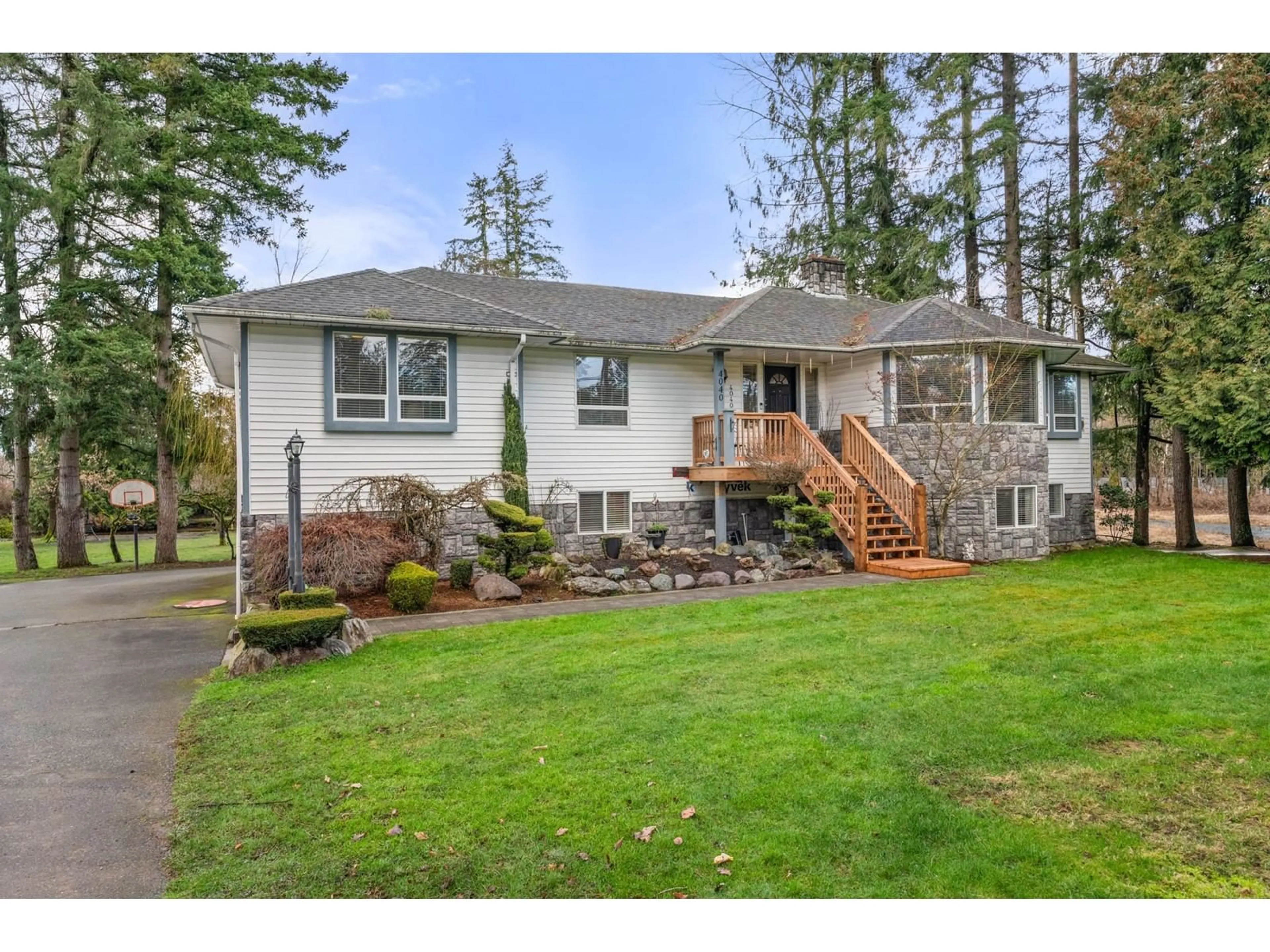 Home with vinyl exterior material, unknown for 4040 240, Langley British Columbia V2Z2L4