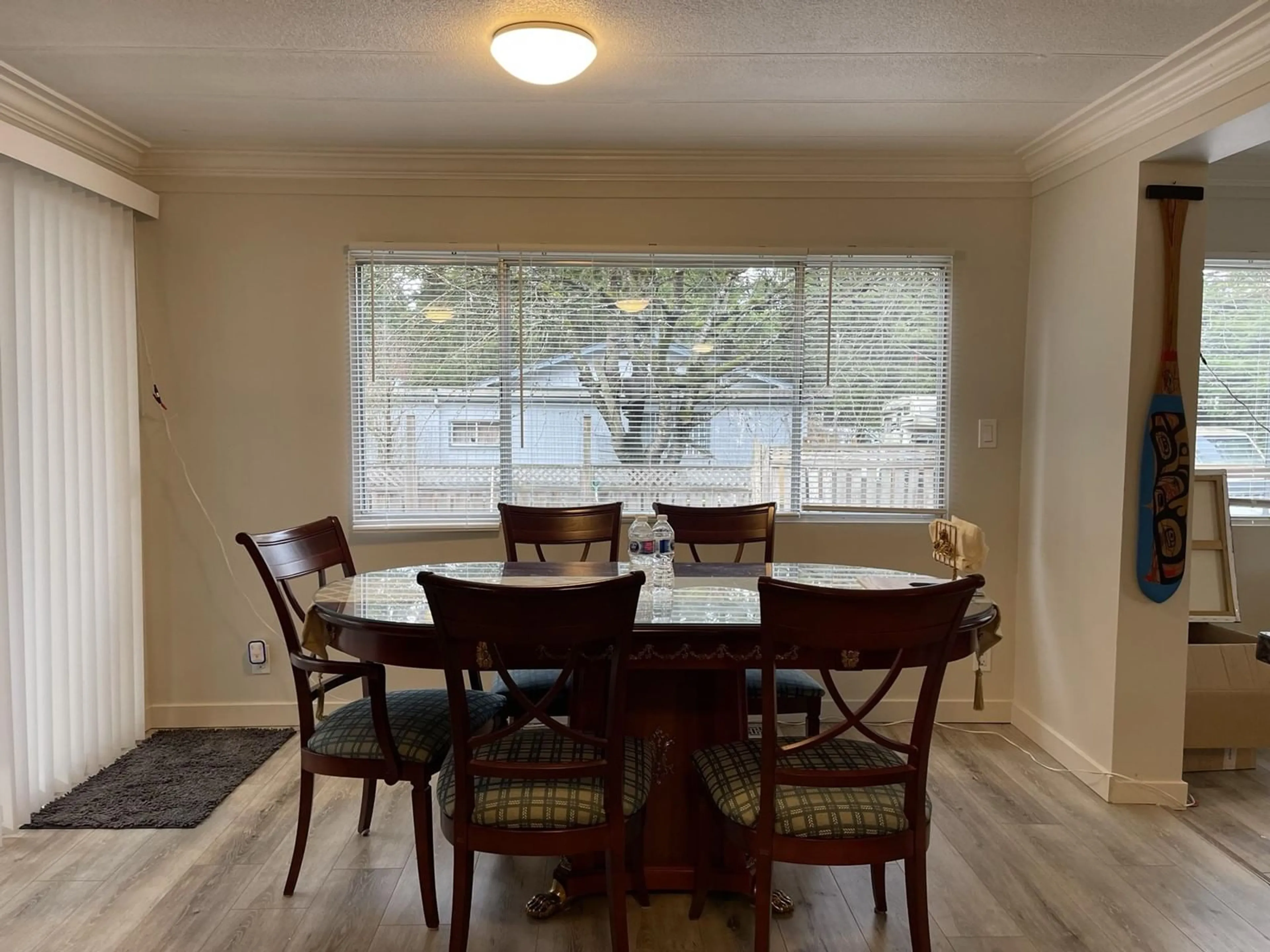 Dining room, wood/laminate floor for 2361 200, Langley British Columbia V2Z1Y5