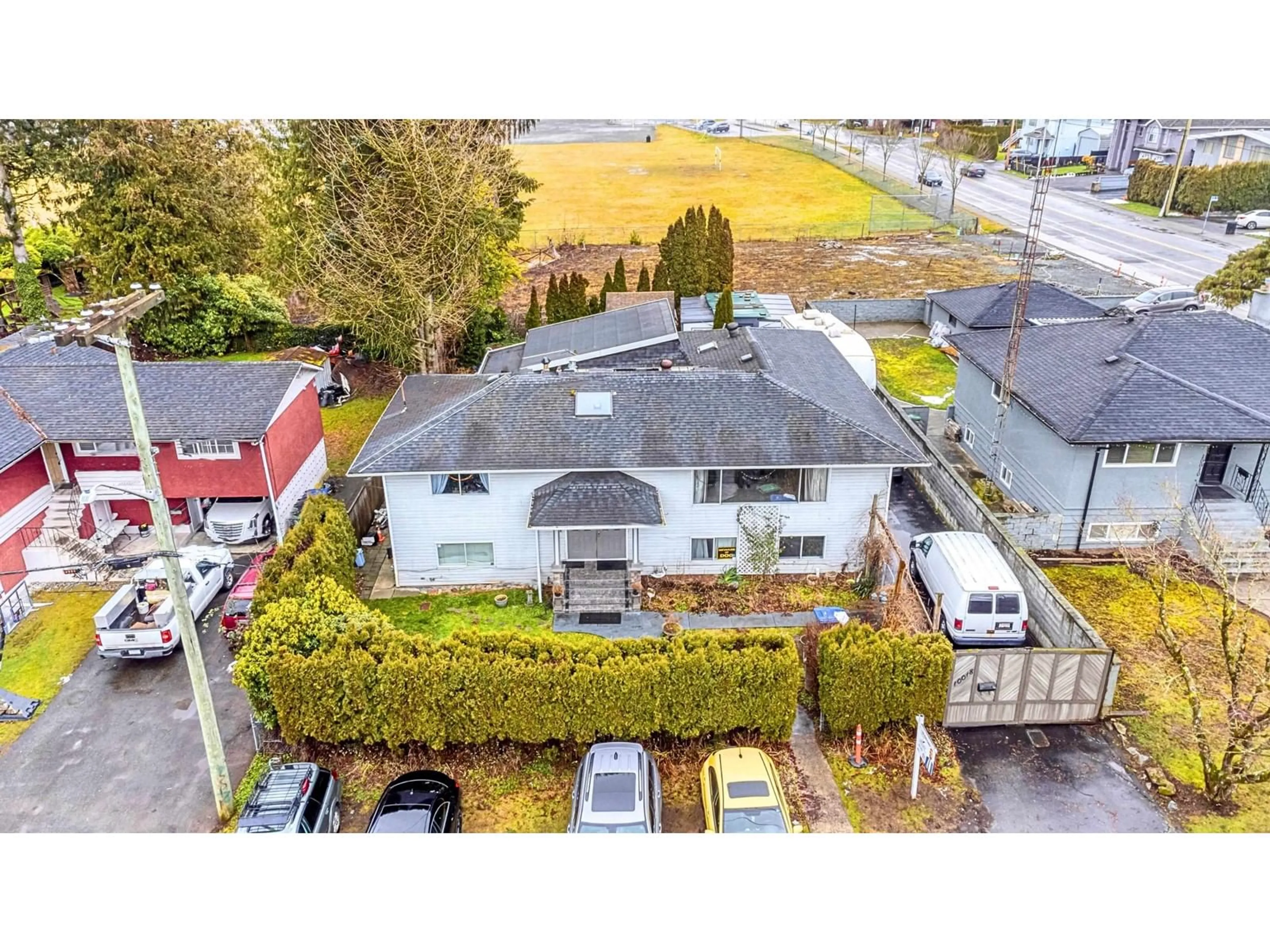 A pic from outside/outdoor area/front of a property/back of a property/a pic from drone, street for 10018 123A STREET, Surrey British Columbia V3V4R4