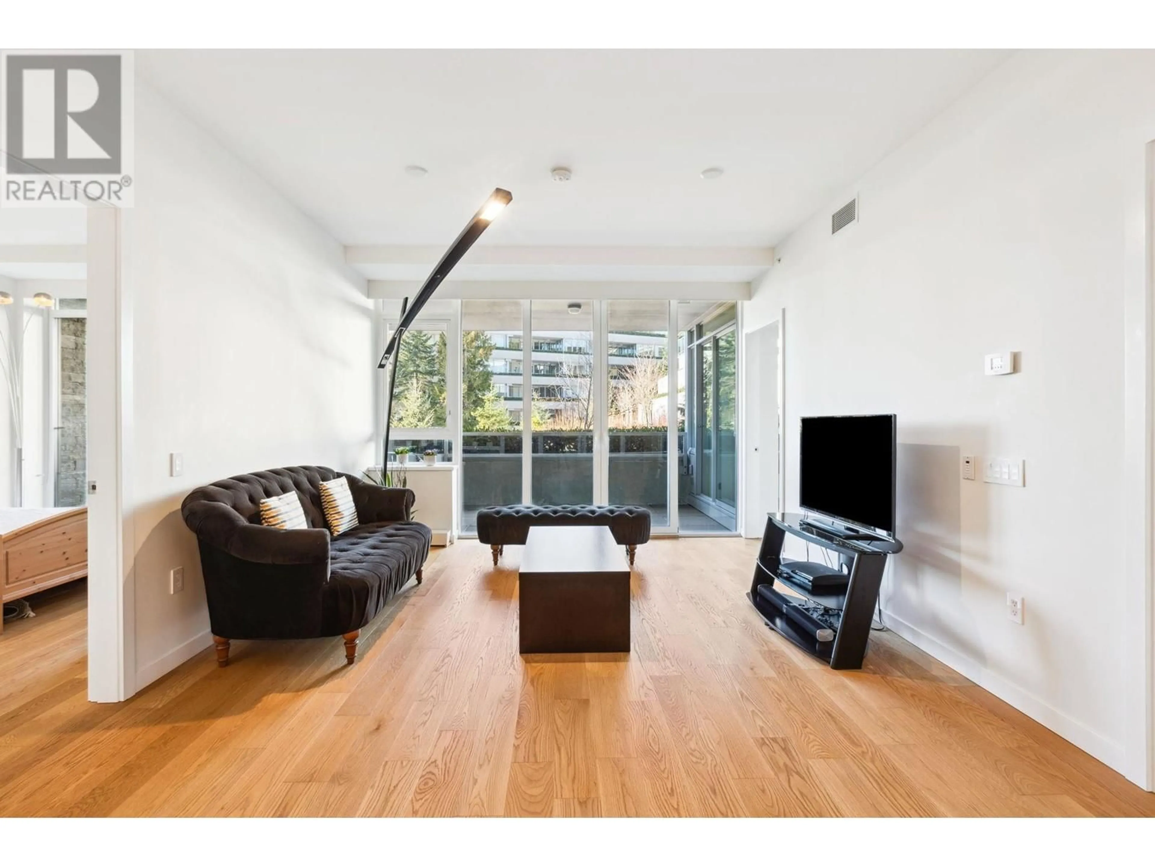 Living room with furniture, wood/laminate floor for 204 788 ARTHUR ERICKSON PLACE, West Vancouver British Columbia V7T0B6