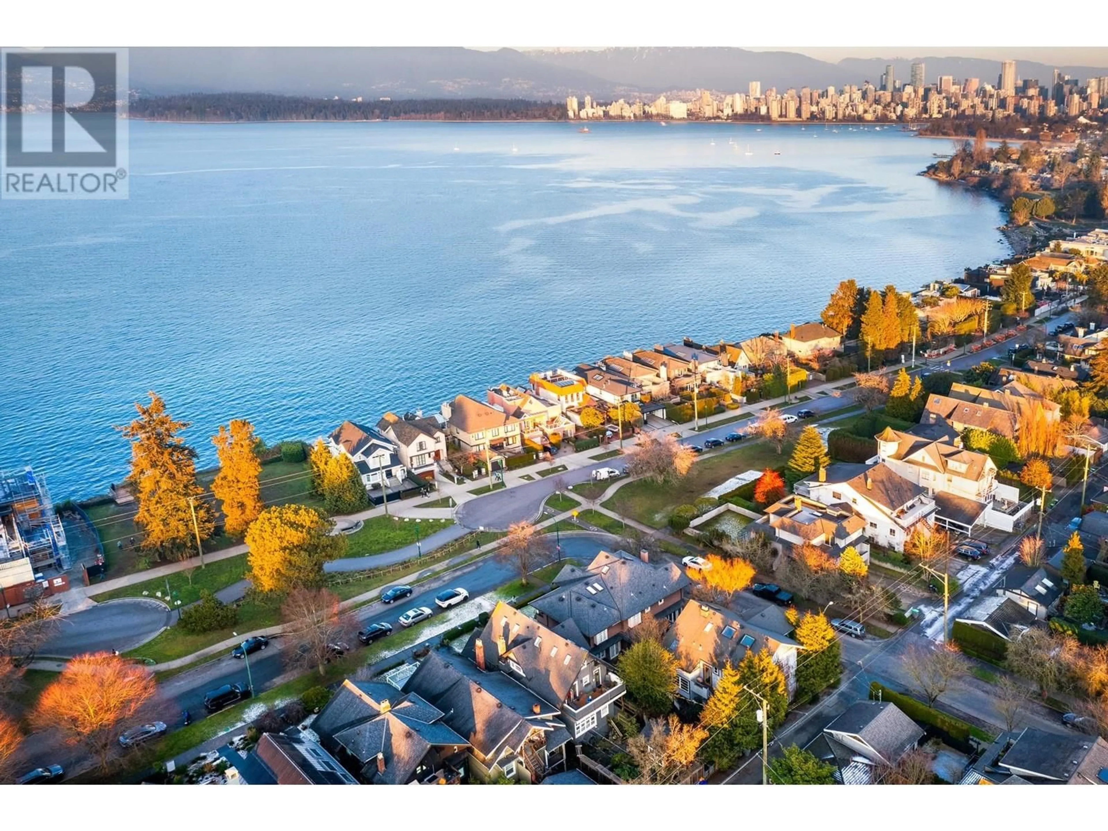 A pic from outside/outdoor area/front of a property/back of a property/a pic from drone, water/lake/river/ocean view for 3216 W 1ST AVENUE, Vancouver British Columbia V6K1H5