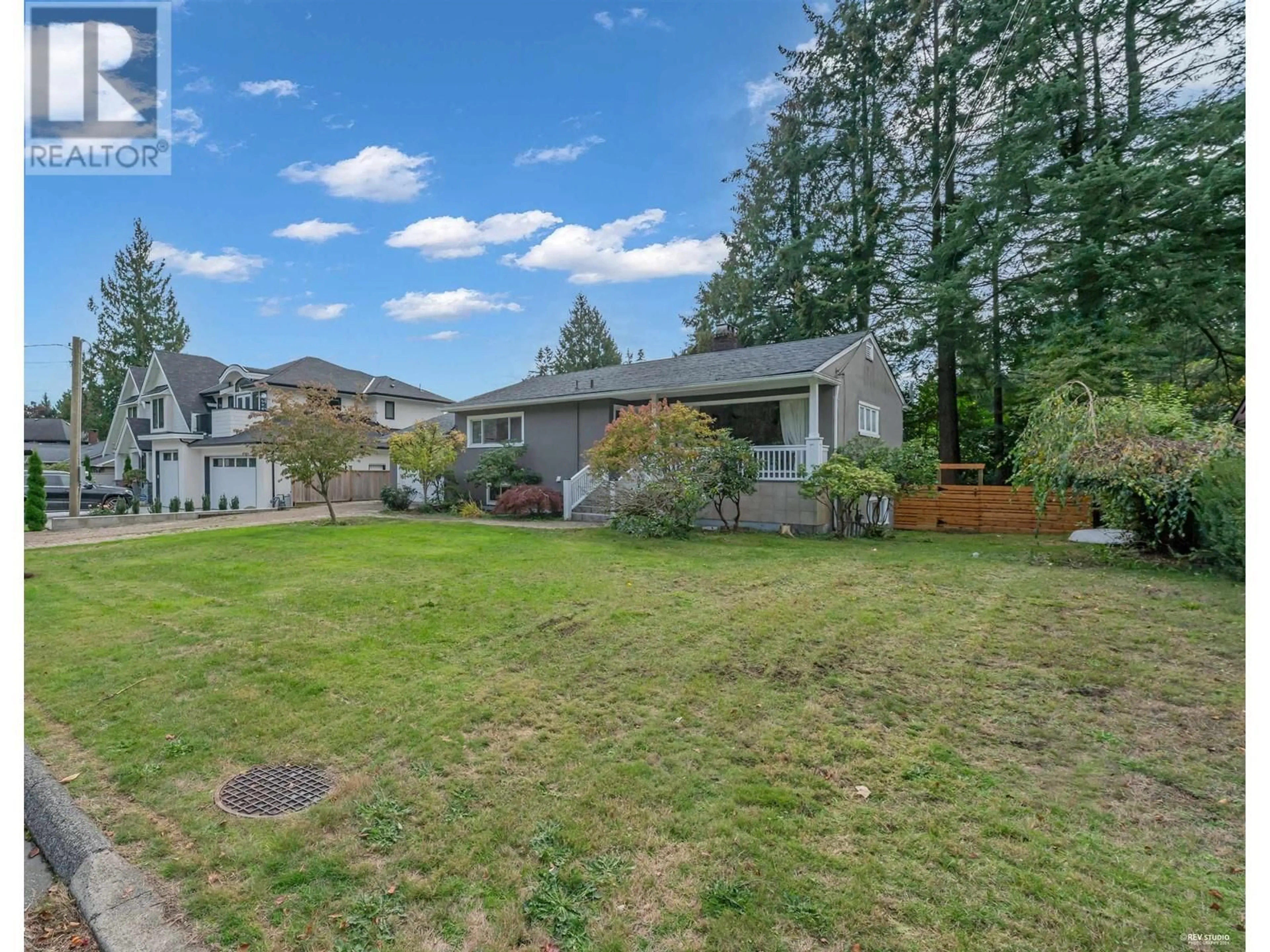 A pic from outside/outdoor area/front of a property/back of a property/a pic from drone, street for 1075 RUTHINA AVENUE, North Vancouver British Columbia V7R2E7