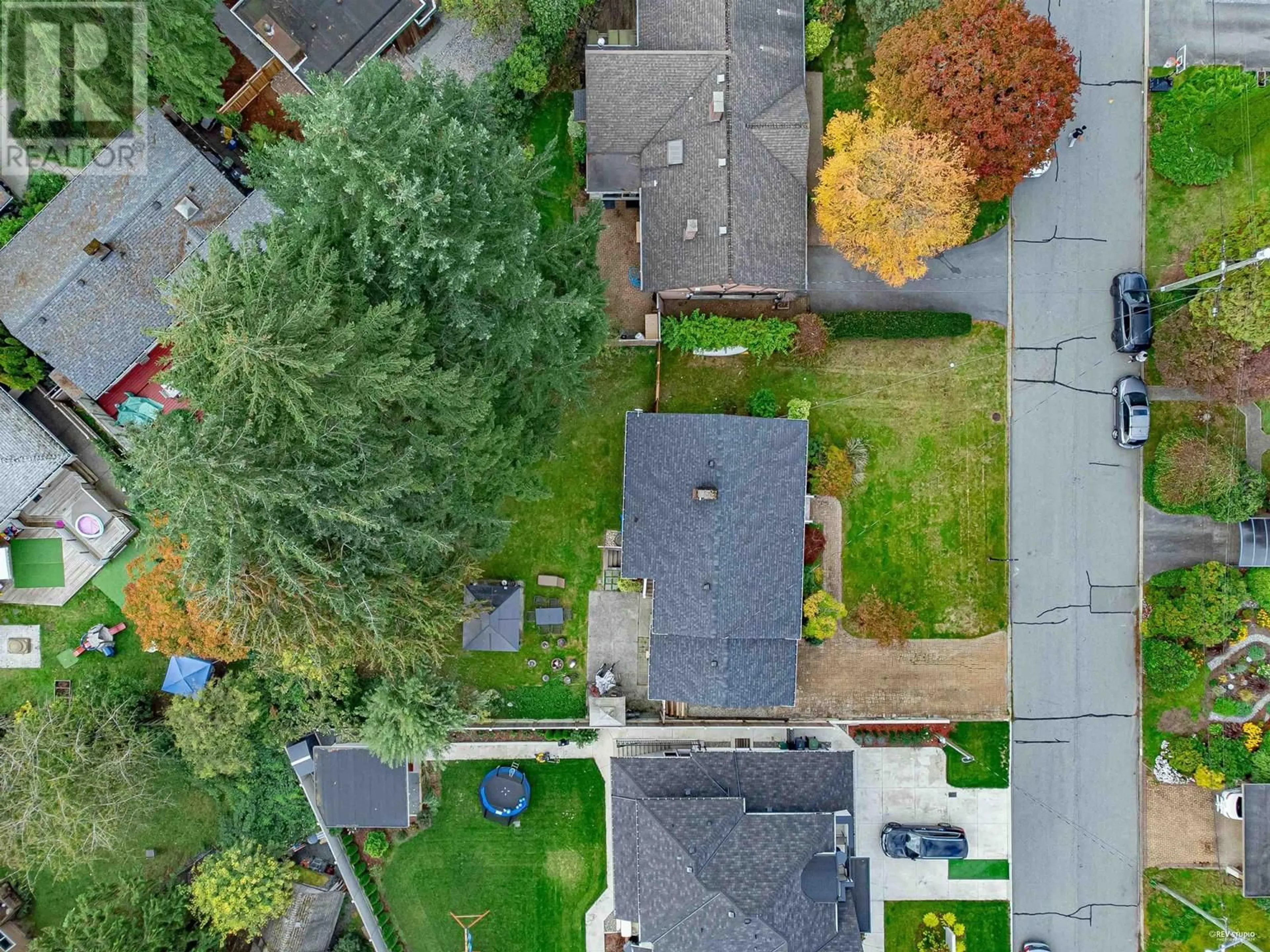 A pic from outside/outdoor area/front of a property/back of a property/a pic from drone, street for 1075 RUTHINA AVENUE, North Vancouver British Columbia V7R2E7