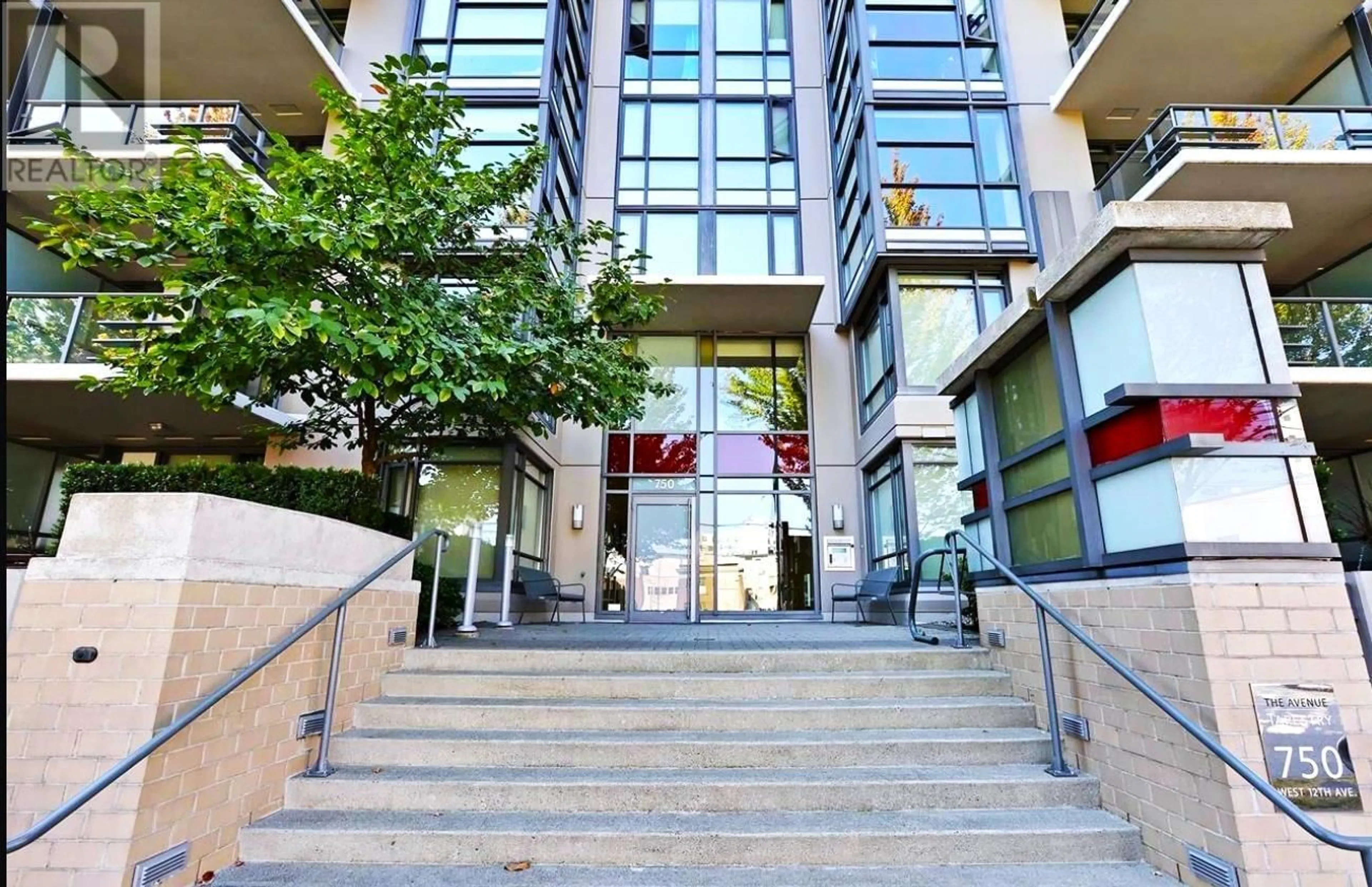 Indoor foyer for 213 750 W 12TH AVENUE, Vancouver British Columbia V5Z0A3