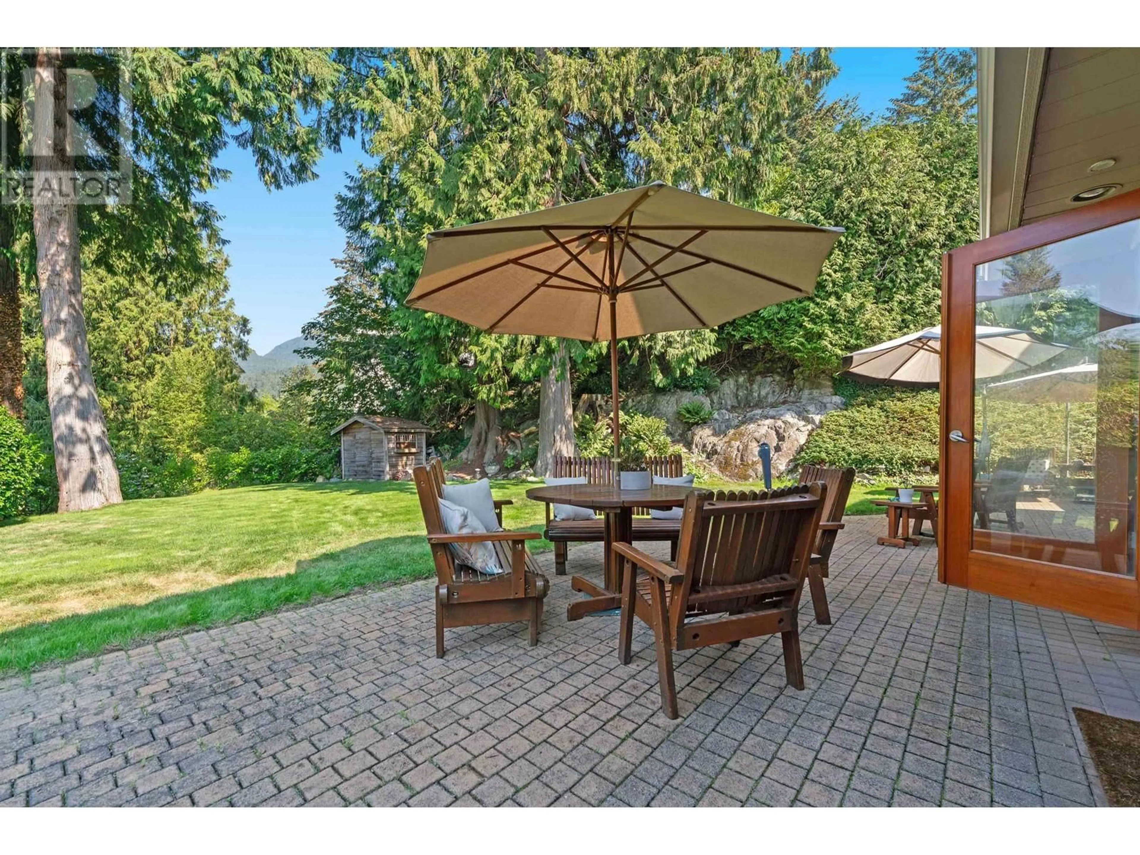 Patio, street for 5475 GREENLEAF ROAD, West Vancouver British Columbia V7W1N5